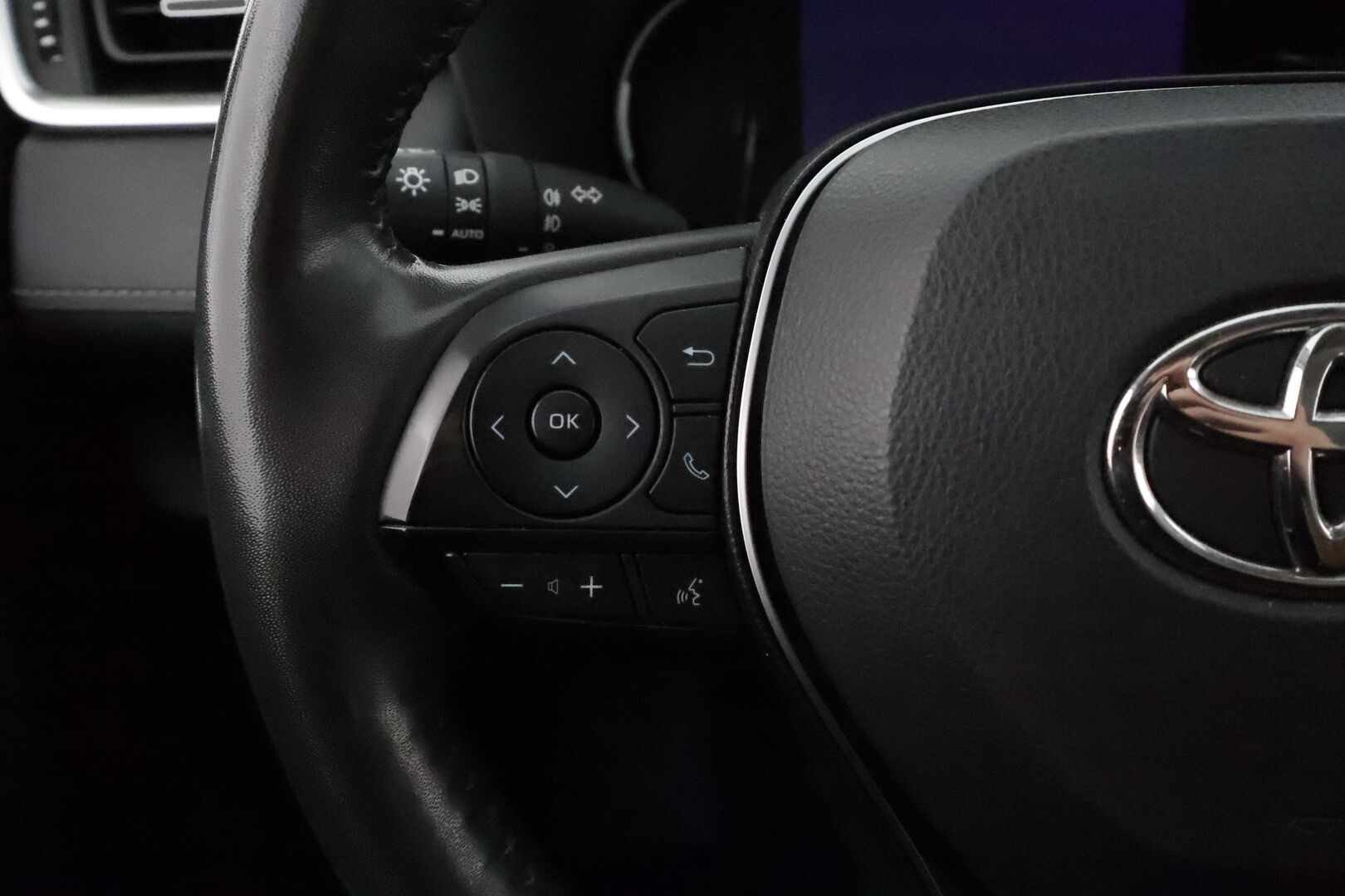 Toyota RAV4 2022 2,0 VVT-iE Active Multidrive S **Adapt.vakkari / P.kamera / Navi / Ratinlämmitin / KeylessGo / Sähköluukku / LED** - 3,99 % KORKOTARJOUS TÄHÄN AUTOON - Suomi-auto / Merkkihuollettu / Kahdet renkaat aluvanteilla / Tuulilasin lämmitin