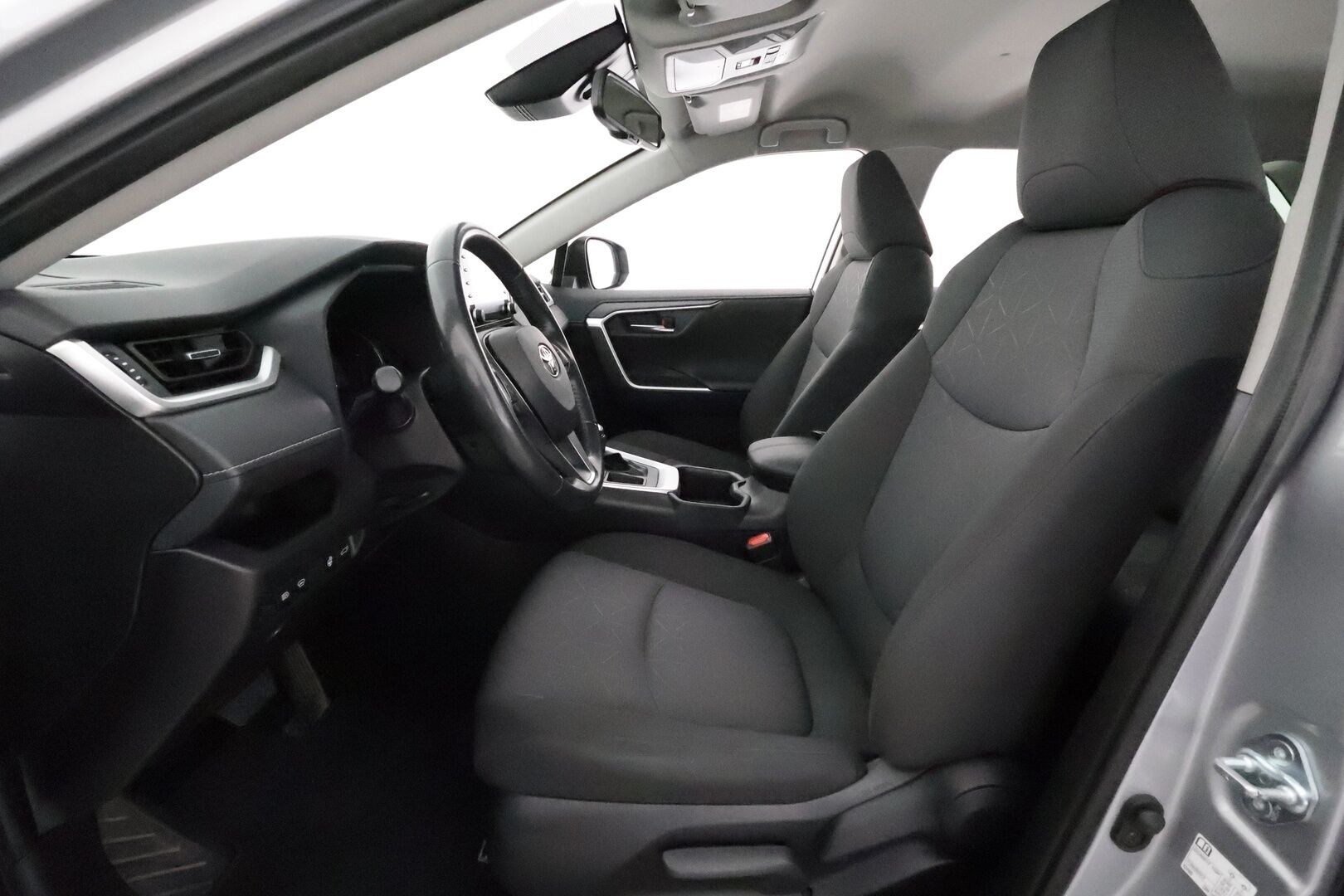 Toyota RAV4 2022 2,0 VVT-iE Active Multidrive S **Adapt.vakkari / P.kamera / Navi / Ratinlämmitin / KeylessGo / Sähköluukku / LED** - 3,99 % KORKOTARJOUS TÄHÄN AUTOON - Suomi-auto / Merkkihuollettu / Kahdet renkaat aluvanteilla / Tuulilasin lämmitin