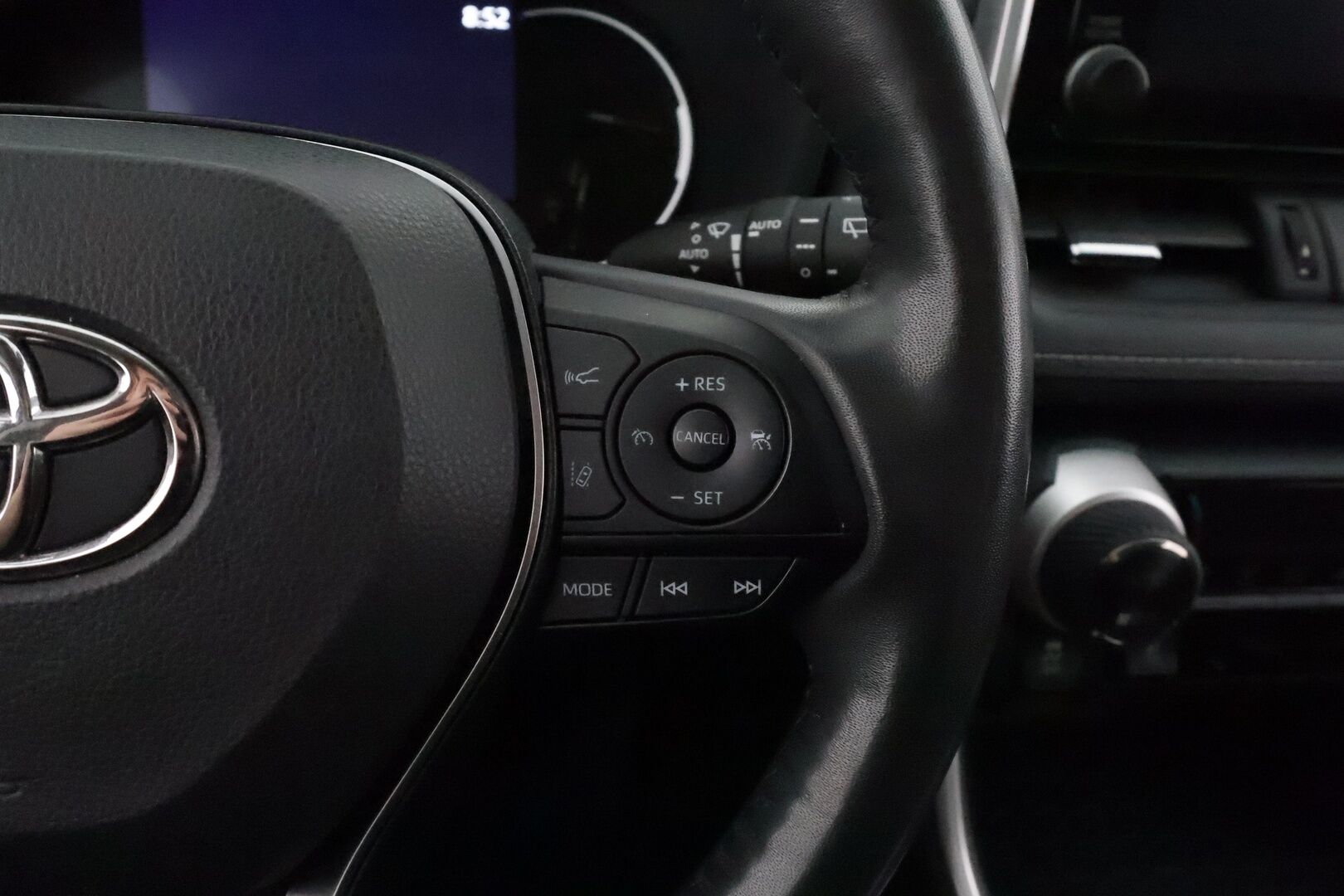 Toyota RAV4 2022 2,0 VVT-iE Active Multidrive S **Adapt.vakkari / P.kamera / Navi / Ratinlämmitin / KeylessGo / Sähköluukku / LED** - 3,99 % KORKOTARJOUS TÄHÄN AUTOON - Suomi-auto / Merkkihuollettu / Kahdet renkaat aluvanteilla / Tuulilasin lämmitin