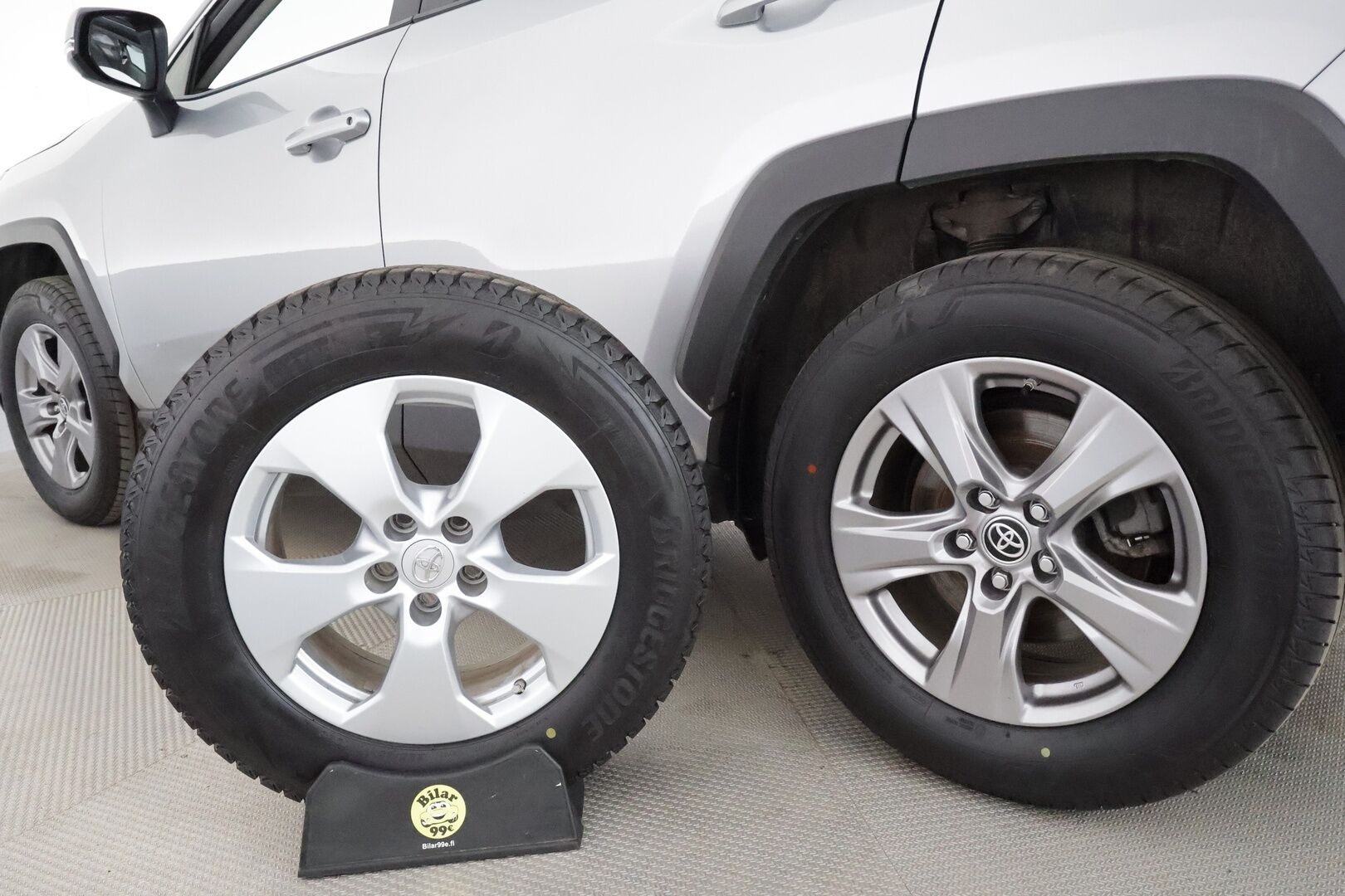 Toyota RAV4 2022 2,0 VVT-iE Active Multidrive S **Adapt.vakkari / P.kamera / Navi / Ratinlämmitin / KeylessGo / Sähköluukku / LED** - 3,99 % KORKOTARJOUS TÄHÄN AUTOON - Suomi-auto / Merkkihuollettu / Kahdet renkaat aluvanteilla / Tuulilasin lämmitin
