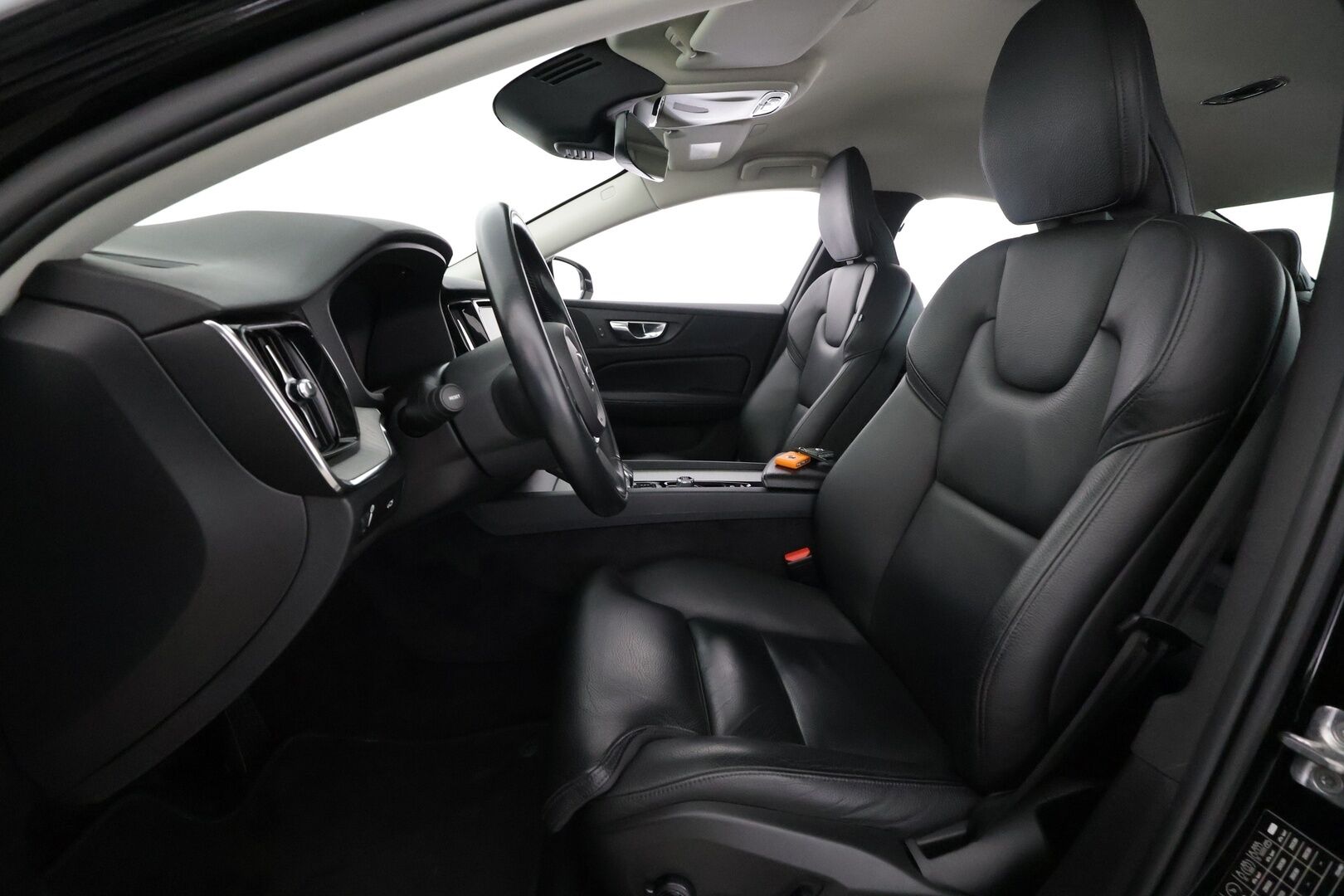 Volvo S60 2022 B5 AWD MHEV Business Inscription Edition aut - | ACC | Webasto | 360° | Sporttinahat | Muistipenkki | Pilot Assist | Keyless | LED | Lämm. ratti | Merkkihuollot | 1-om suomiauto | ALV | 