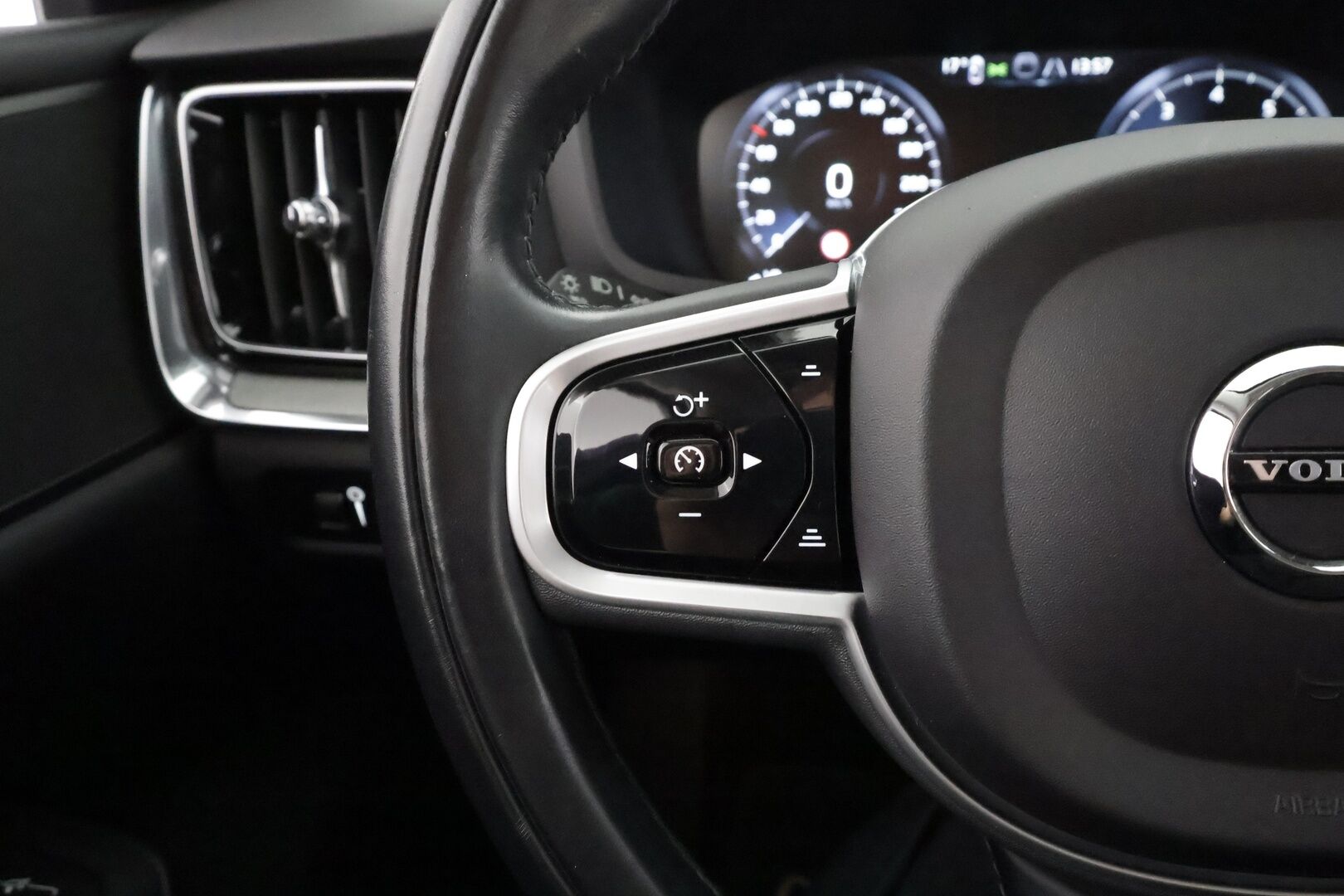 Volvo S60 2022 B5 AWD MHEV Business Inscription Edition aut - | ACC | Webasto | 360° | Sporttinahat | Muistipenkki | Pilot Assist | Keyless | LED | Lämm. ratti | Merkkihuollot | 1-om suomiauto | ALV | 