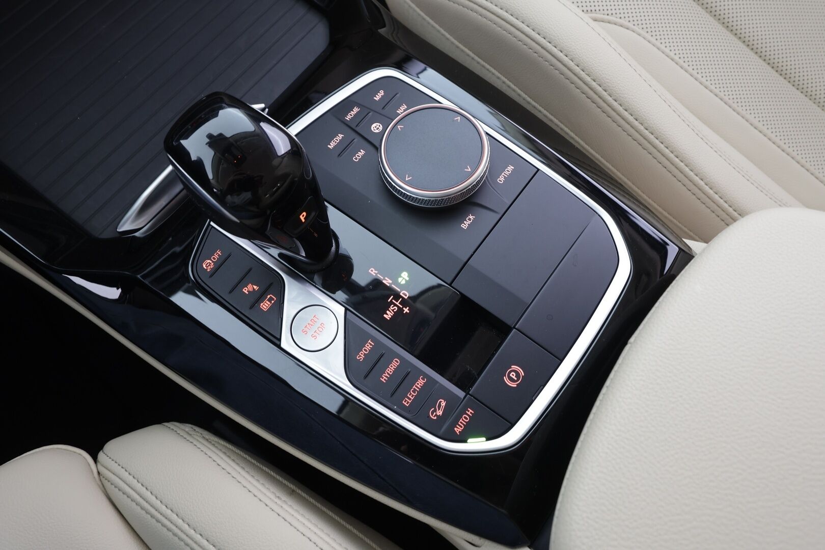 BMW X3 2022 G01 xDrive 30e A Charged Edition - Vakkari | Koukku | Hifi | HUD | Adapt.LED | Sporttinahat | P.Kamera | Navi | Comfort Access | Ratinlämmitin | Suomi-auto | Kahdet renkaat aluvanteilla