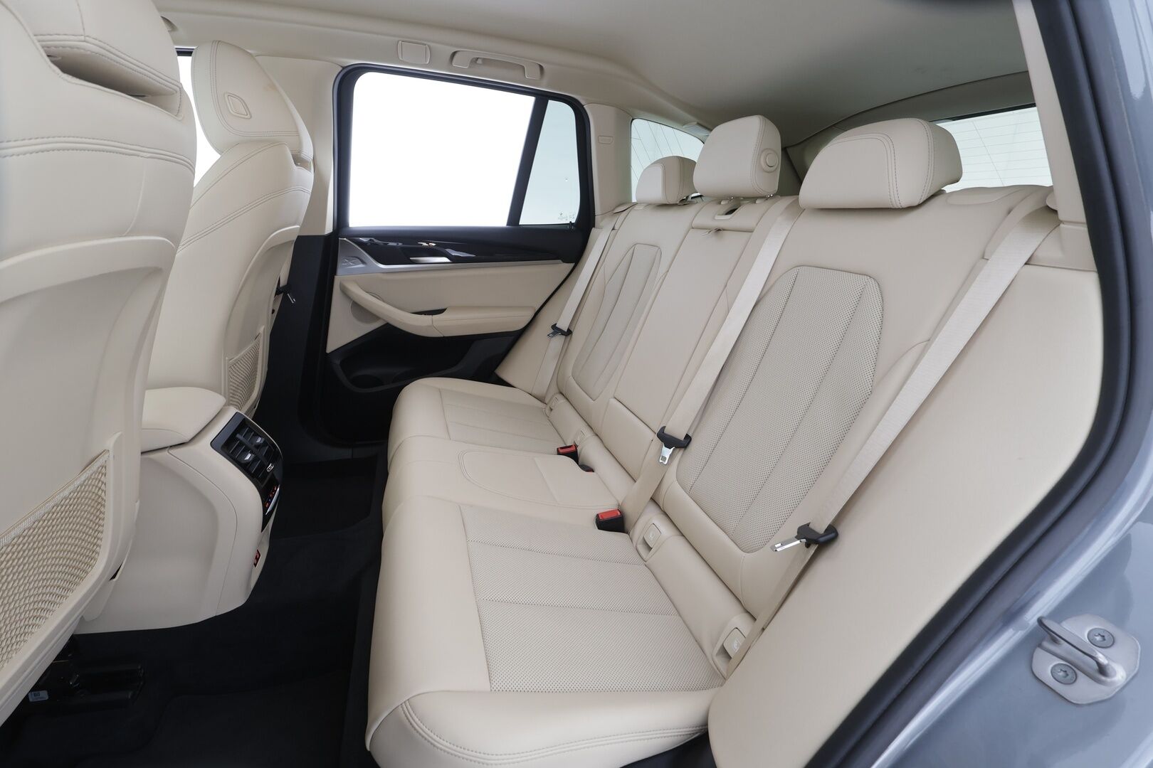 BMW X3 2022 G01 xDrive 30e A Charged Edition - Vakkari | Koukku | Hifi | HUD | Adapt.LED | Sporttinahat | P.Kamera | Navi | Comfort Access | Ratinlämmitin | Suomi-auto | Kahdet renkaat aluvanteilla