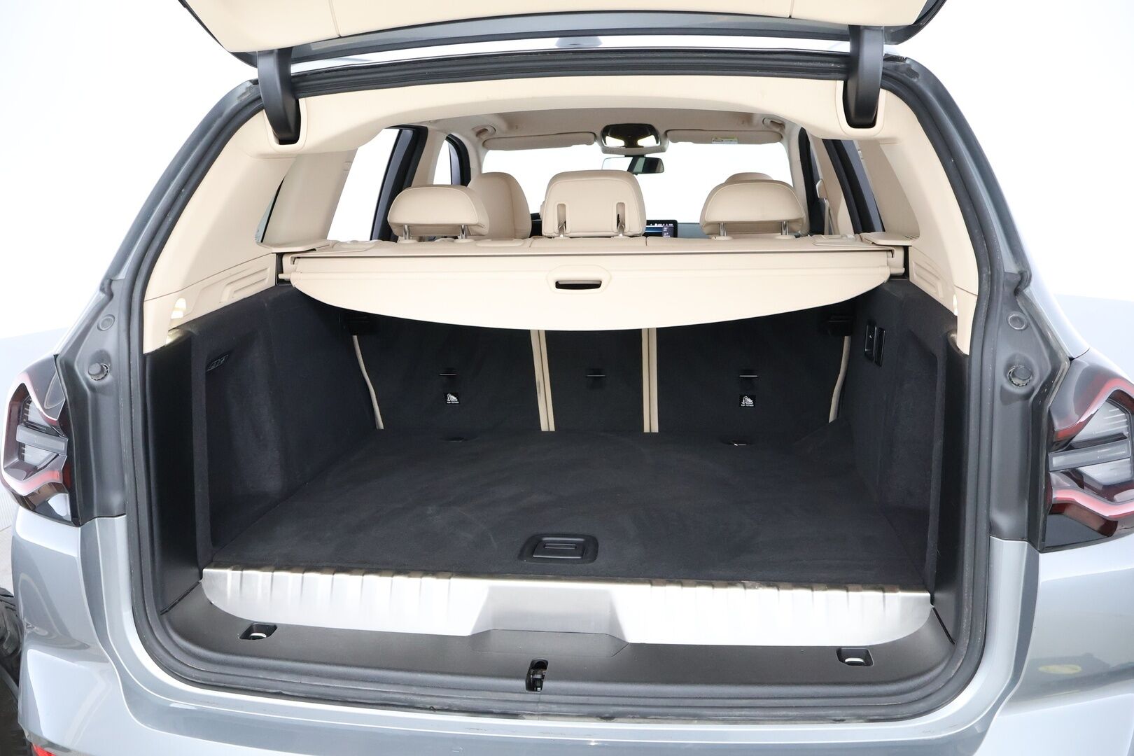 BMW X3 2022 G01 xDrive 30e A Charged Edition Facelift LCI - 3,99 % KORKOTARJOUS TÄHÄN AUTOON - 1Om Suomiauto / Vaalea Nahkasisusta / HiFi / HUD / Peruutuskamera / Professional Navi / Gesture Control / Adapt.LED / Hyvät varusteet!