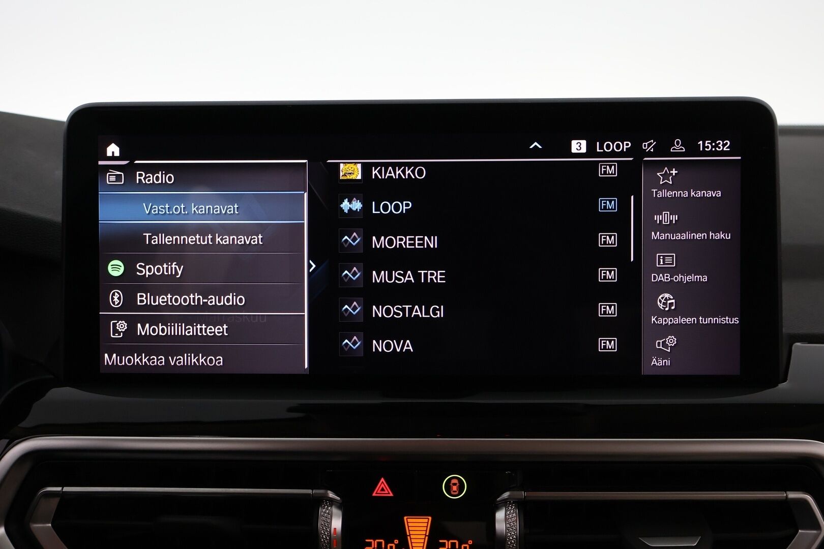 BMW X3 2022 G01 xDrive 30e A Charged Edition Facelift LCI - 3,99 % KORKOTARJOUS TÄHÄN AUTOON - 1Om Suomiauto / Vaalea Nahkasisusta / HiFi / HUD / Peruutuskamera / Professional Navi / Gesture Control / Adapt.LED / Hyvät varusteet!