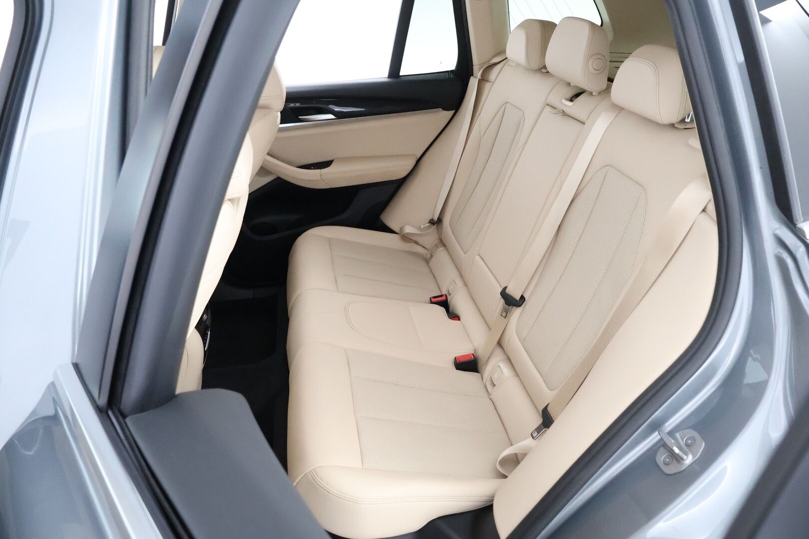 BMW X3 2022 G01 xDrive 30e A Charged Edition Facelift LCI - 3,99 % KORKOTARJOUS TÄHÄN AUTOON - 1Om Suomiauto / Vaalea Nahkasisusta / HiFi / HUD / Peruutuskamera / Professional Navi / Gesture Control / Adapt.LED / Hyvät varusteet!