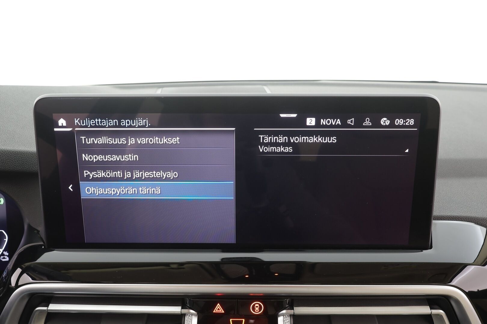 BMW X3 2022 G01 xDrive 30e A Charged Edition - Vakkari | Koukku | Hifi | HUD | Adapt.LED | Sporttinahat | P.Kamera | Navi | Comfort Access | Ratinlämmitin | Suomi-auto | Kahdet renkaat aluvanteilla
