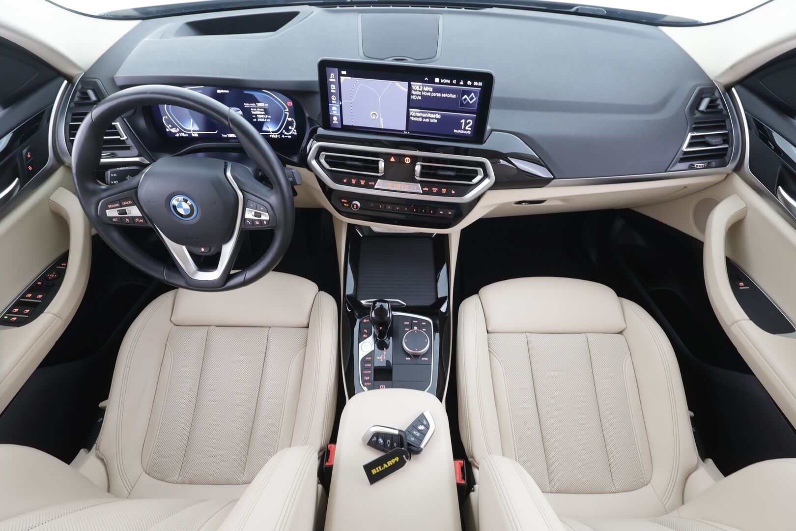 BMW X3 2022 G01 xDrive 30e A Charged Edition - Vakkari | Koukku | Hifi | HUD | Adapt.LED | Sporttinahat | P.Kamera | Navi | Comfort Access | Ratinlämmitin | Suomi-auto | Kahdet renkaat aluvanteilla