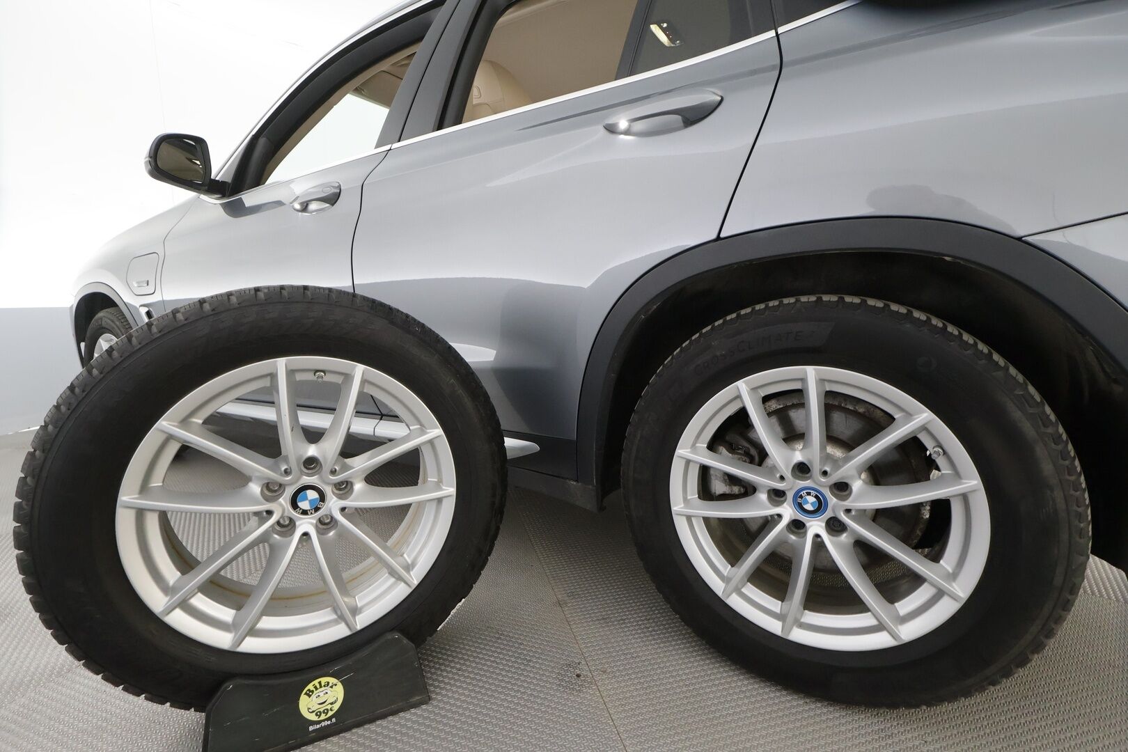 BMW X3 2022 G01 xDrive 30e A Charged Edition - Vakkari | Koukku | Hifi | HUD | Adapt.LED | Sporttinahat | P.Kamera | Navi | Comfort Access | Ratinlämmitin | Suomi-auto | Kahdet renkaat aluvanteilla