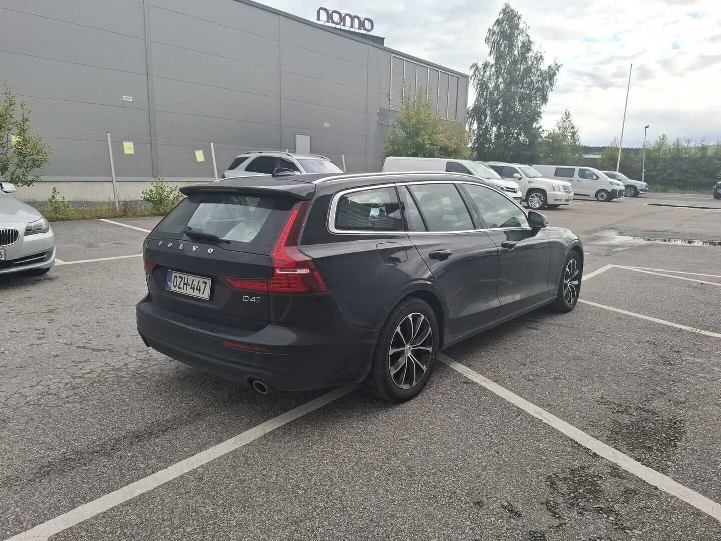 Volvo V60 2019 D4 AWD Momentum aut - Webasto / Adapt.Vakkari / Vetokoukku / Peruutuskamera / Full LED / Puolinahkasisusta / Ratinlämmitys / Juuri tullut Tampereelle!