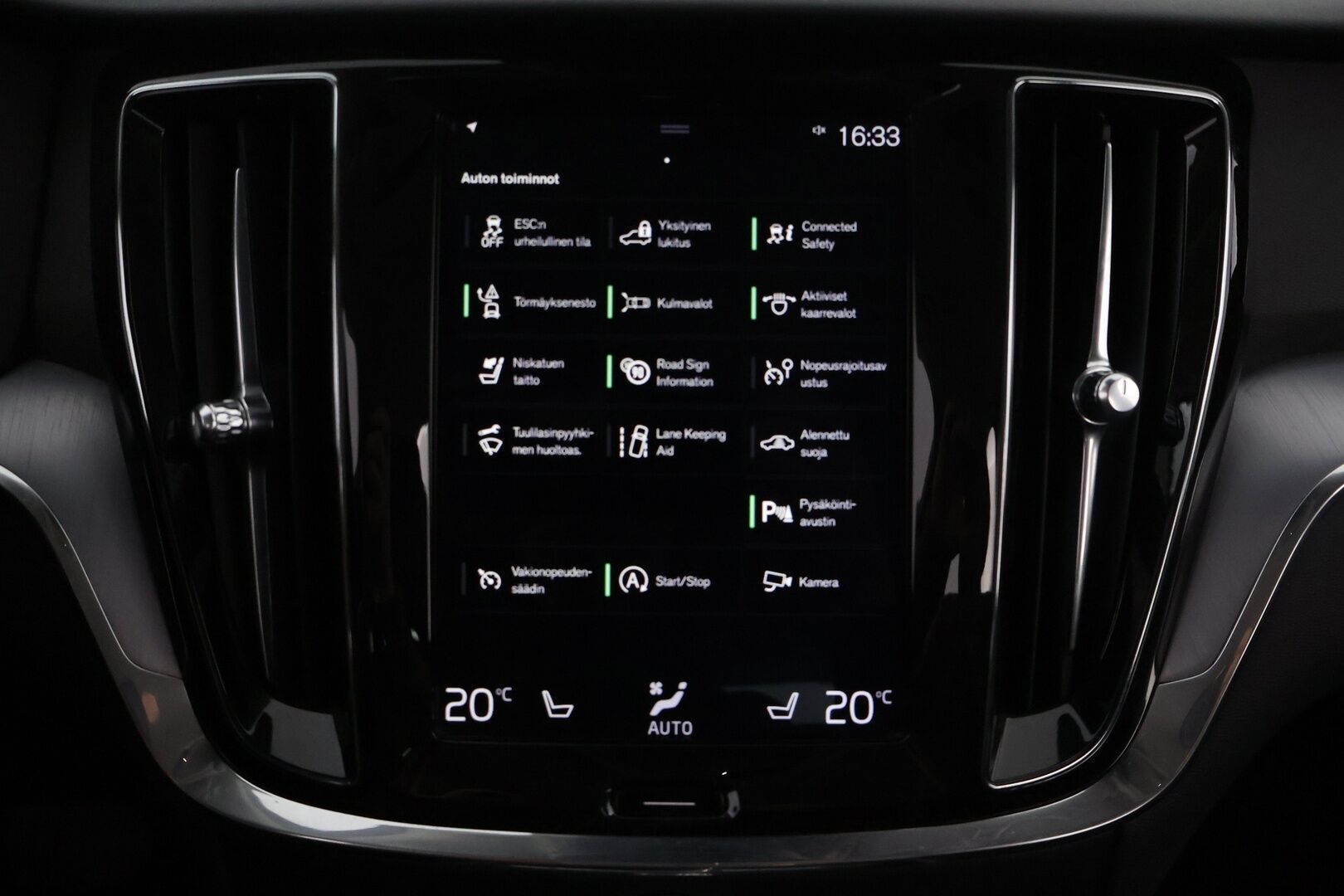 Volvo V60 2019 D4 AWD Momentum aut - Webasto / Adapt.Vakkari / Vetokoukku / Peruutuskamera / Full LED / Puolinahkasisusta / Ratinlämmitys / Juuri tullut Tampereelle!
