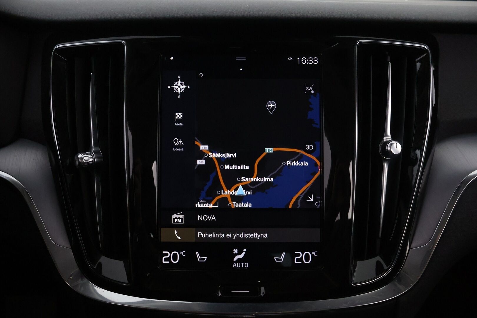 Volvo V60 2019 D4 AWD Momentum aut - Webasto / Adapt.Vakkari / Vetokoukku / Peruutuskamera / Full LED / Puolinahkasisusta / Ratinlämmitys / Juuri tullut Tampereelle!