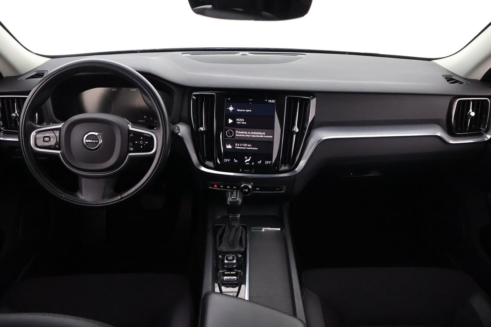 Volvo V60 2019 D4 AWD Momentum aut - Webasto / Adapt.Vakkari / Vetokoukku / Peruutuskamera / Full LED / Puolinahkasisusta / Ratinlämmitys / Juuri tullut Tampereelle!