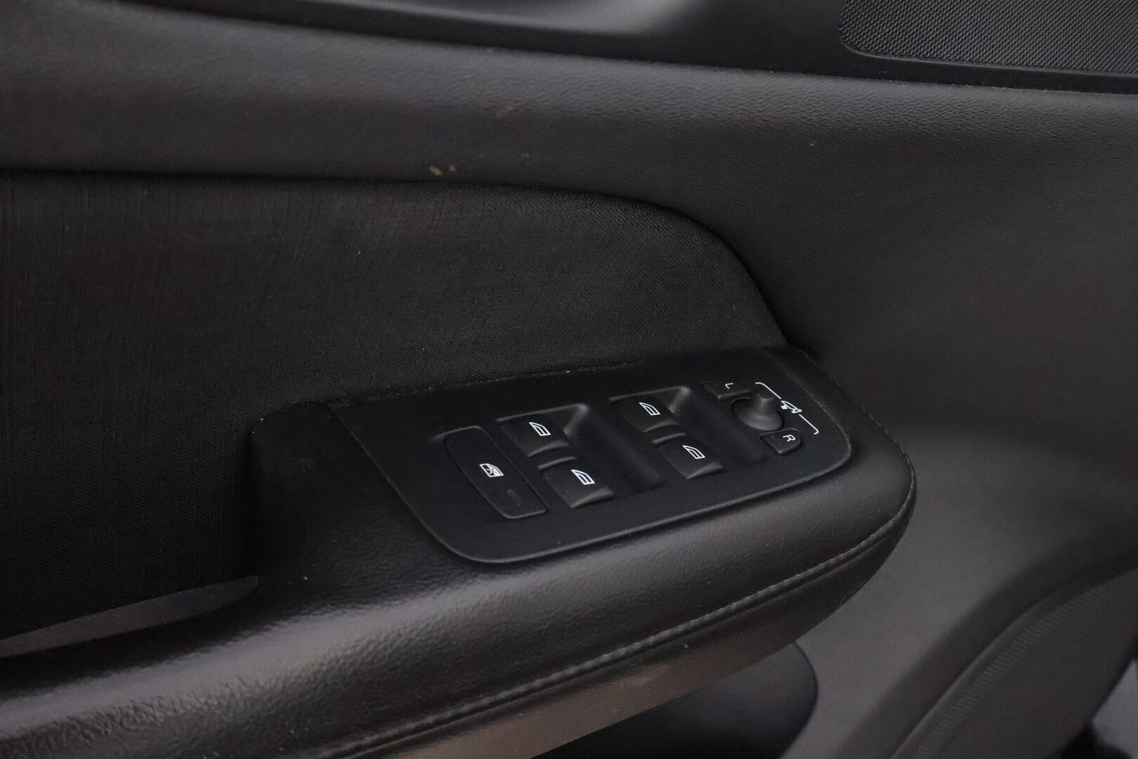 Volvo V60 2019 D4 AWD Momentum aut - Webasto / Adapt.Vakkari / Vetokoukku / Peruutuskamera / Full LED / Puolinahkasisusta / Ratinlämmitys / Juuri tullut Tampereelle!