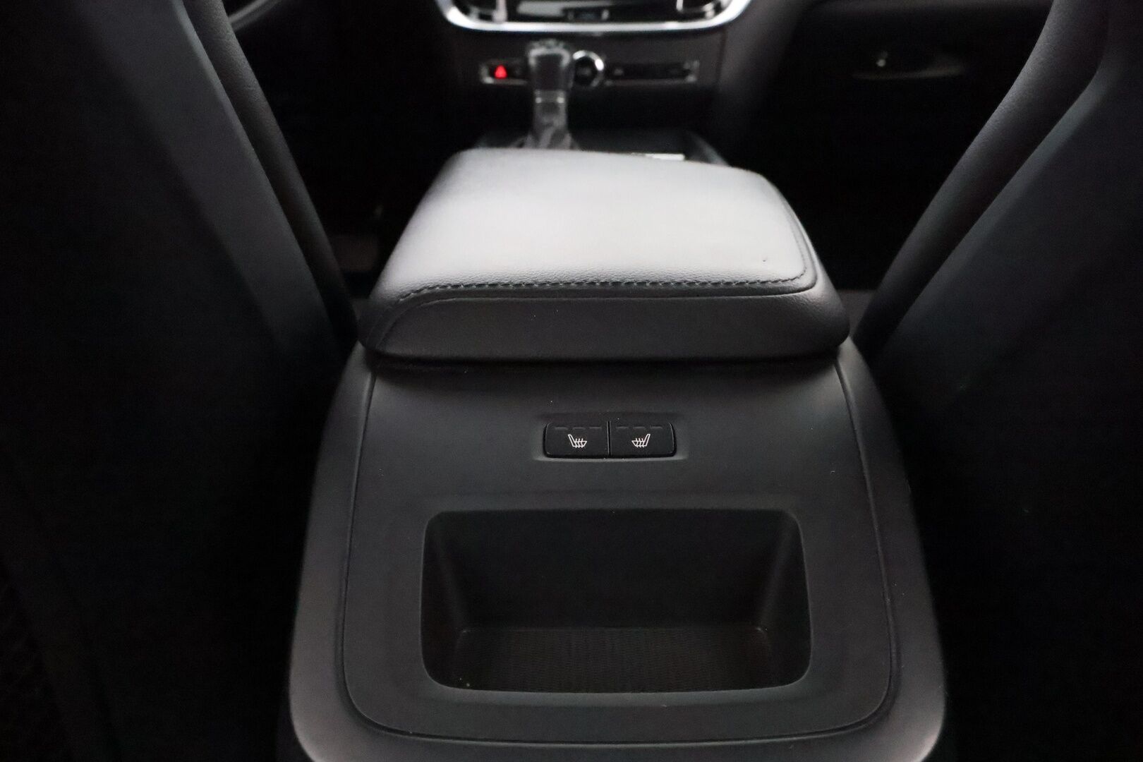 Volvo V60 2019 D4 AWD Momentum aut - Webasto / Adapt.Vakkari / Vetokoukku / Peruutuskamera / Full LED / Puolinahkasisusta / Ratinlämmitys / Juuri tullut Tampereelle!