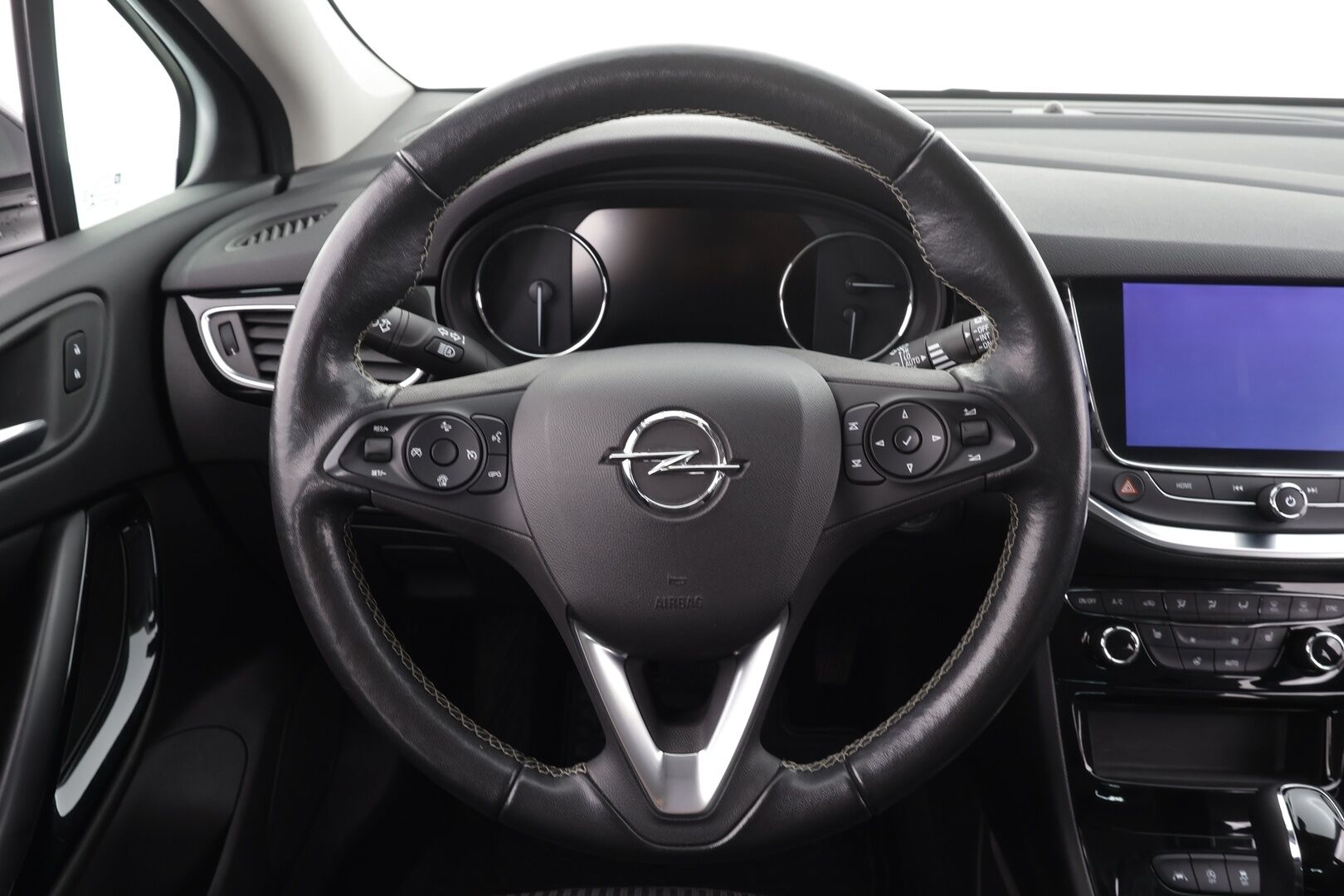 Opel Astra 2022 Sports Tourer Classic Innovation 145 Turbo A * Keyless / LUX LED / P.Kamera / Sisätilanlämmitin / Koukku / Kaistavahti * - Suomi-auto / Kahdet hyvät renkaat vanteilla - HULLUT VÄLIPÄIVÄT KORKOTARJOUS 2,49%