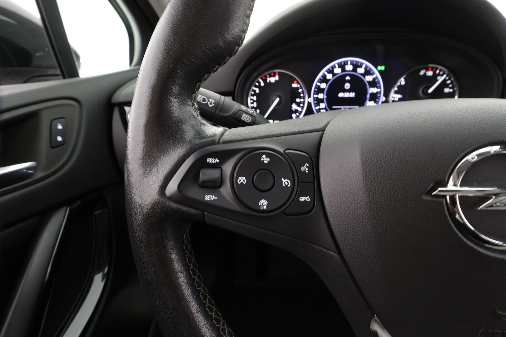 Opel Astra 2022 Sports Tourer Classic Innovation 145 Turbo A * Keyless / LUX LED / P.Kamera / Sisätilanlämmitin / Koukku / Kaistavahti * - Suomi-auto / Kahdet renkaat