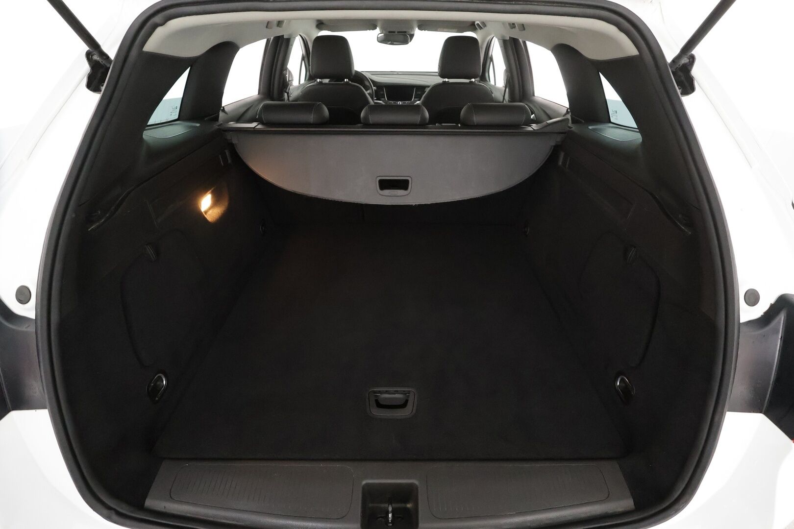 Opel Astra 2022 Sports Tourer Classic Innovation 145 Turbo A * Keyless / LUX LED / P.Kamera / Sisätilanlämmitin / Koukku / Kaistavahti * - Suomi-auto / Kahdet hyvät renkaat vanteilla - HULLUT VÄLIPÄIVÄT KORKOTARJOUS 2,49%