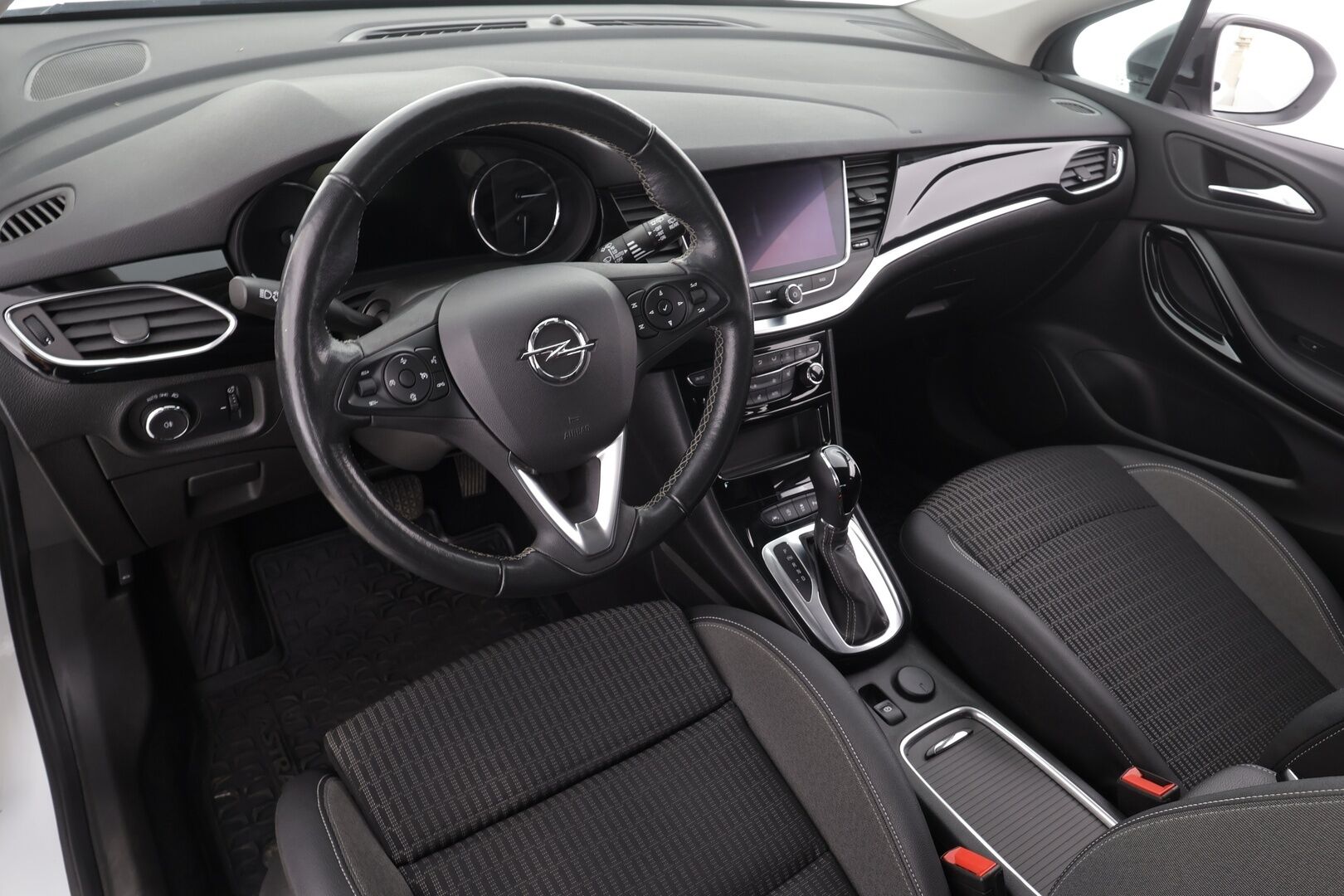 Opel Astra 2022 Sports Tourer Classic Innovation 145 Turbo A * Keyless / LUX LED / P.Kamera / Sisätilanlämmitin / Koukku / Kaistavahti * - Suomi-auto / Kahdet renkaat