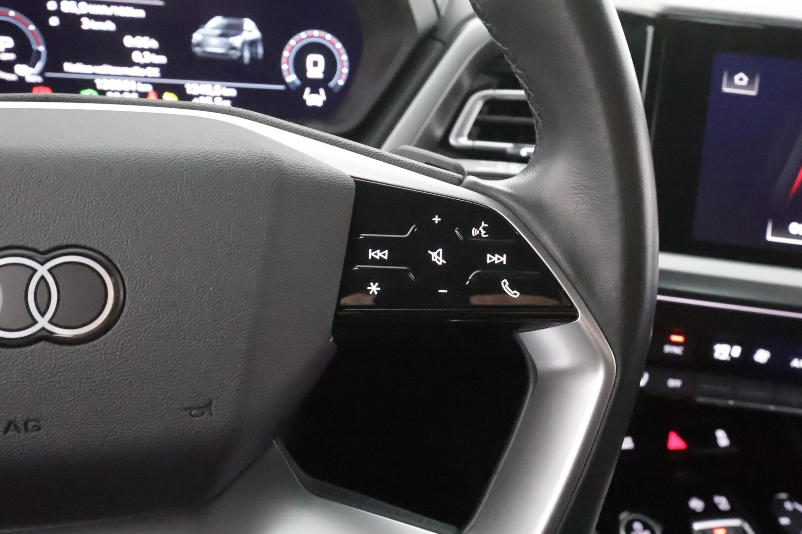 Audi Q4 e-tron 2022 50 e-tron quattro - | ACC | ILP | Matrix-LED | P.Kamera | Sporttipenkit | Apple&Android | 1.Om Suomi-Auto | Kahdet Renkaat | Koti&Kauppalaturi |