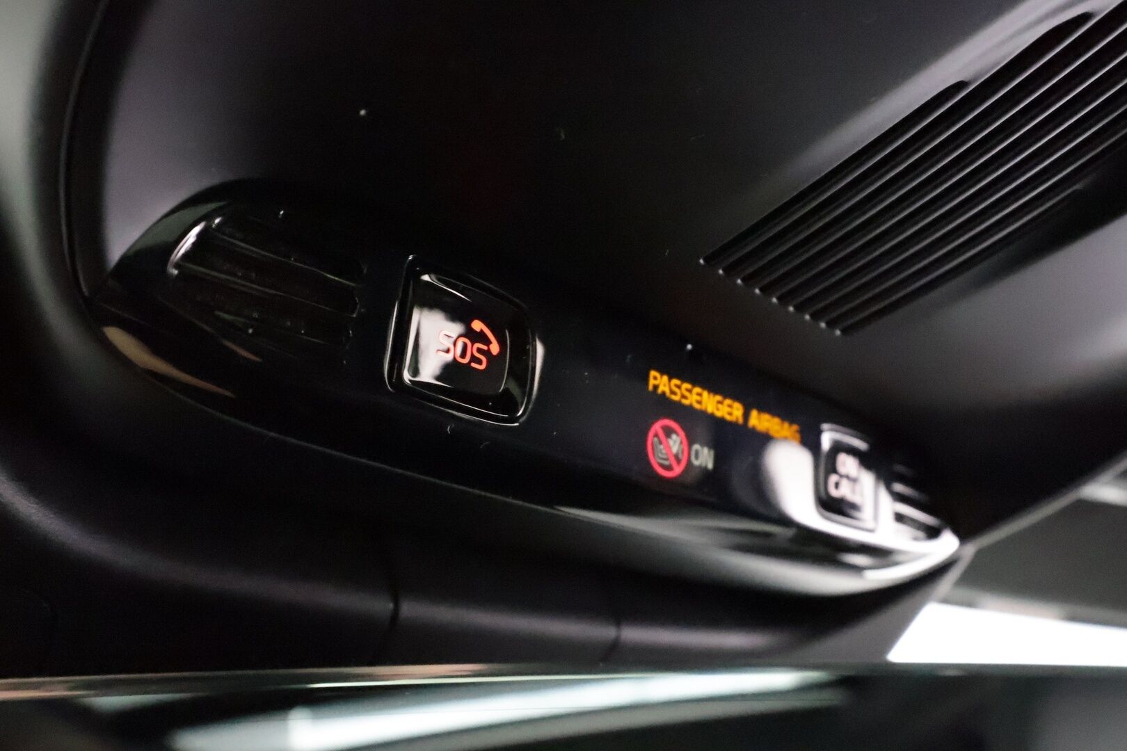 Volvo S60 2020 T8 TwE AWD Business R-Design aut * Webasto / Koukku / H&K / Panorama / ACC / Full-LED / 360° / Sportpenkki Muistilla * - Kahdet renkaat - HULLU BLACKWEEK KORKOTARJOUS 2,49%