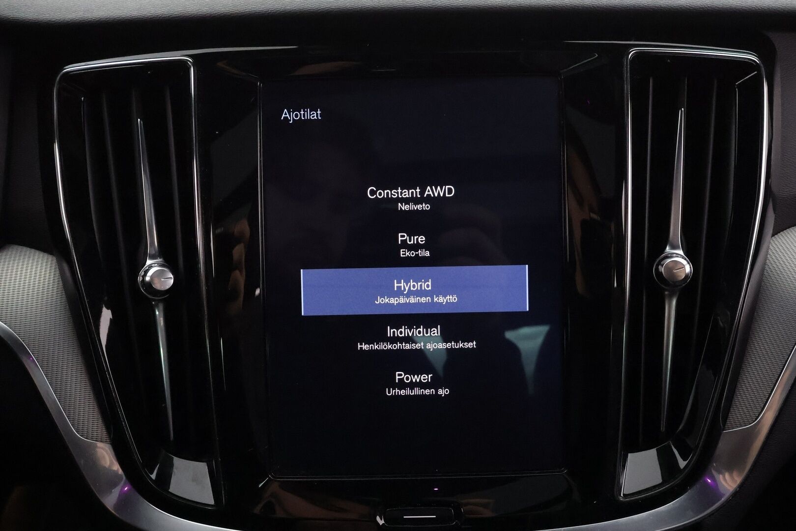 Volvo S60 2020 T8 TwE AWD Business R-Design aut * Webasto / Koukku / H&K / Panorama / ACC / Full-LED / 360° / Sportpenkki Muistilla * - Kahdet renkaat - HULLU BLACKWEEK KORKOTARJOUS 2,49%