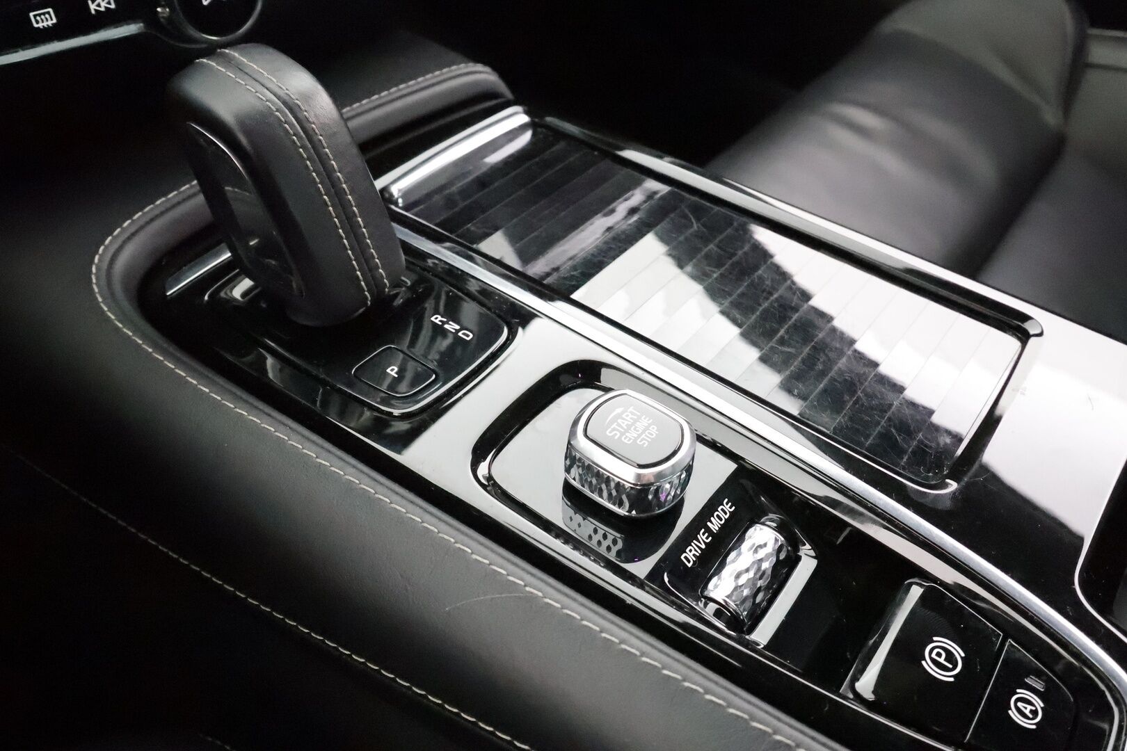 Volvo S60 2020 T8 TwE AWD Business R-Design aut * Webasto / Koukku / H&K / Panorama / ACC / Full-LED / 360° / Sportpenkki Muistilla * - Kahdet renkaat - HULLU BLACKWEEK KORKOTARJOUS 2,49%