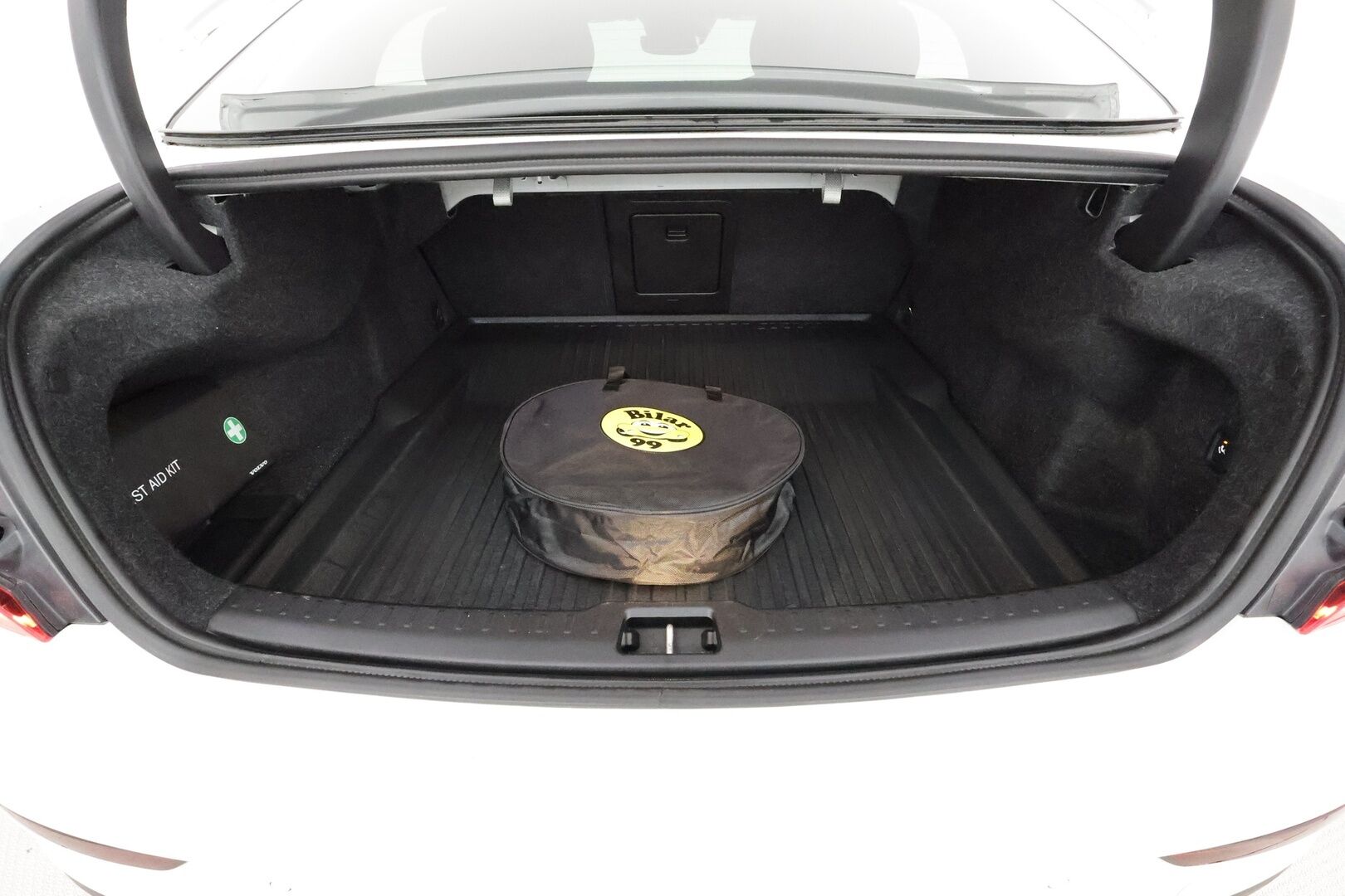 Volvo S60 2020 T8 TwE AWD Business R-Design aut * Webasto / Koukku / H&K / Panorama / ACC / Full-LED / 360° / Sportpenkki Muistilla * - Kahdet renkaat - HULLU BLACKWEEK KORKOTARJOUS 2,49%