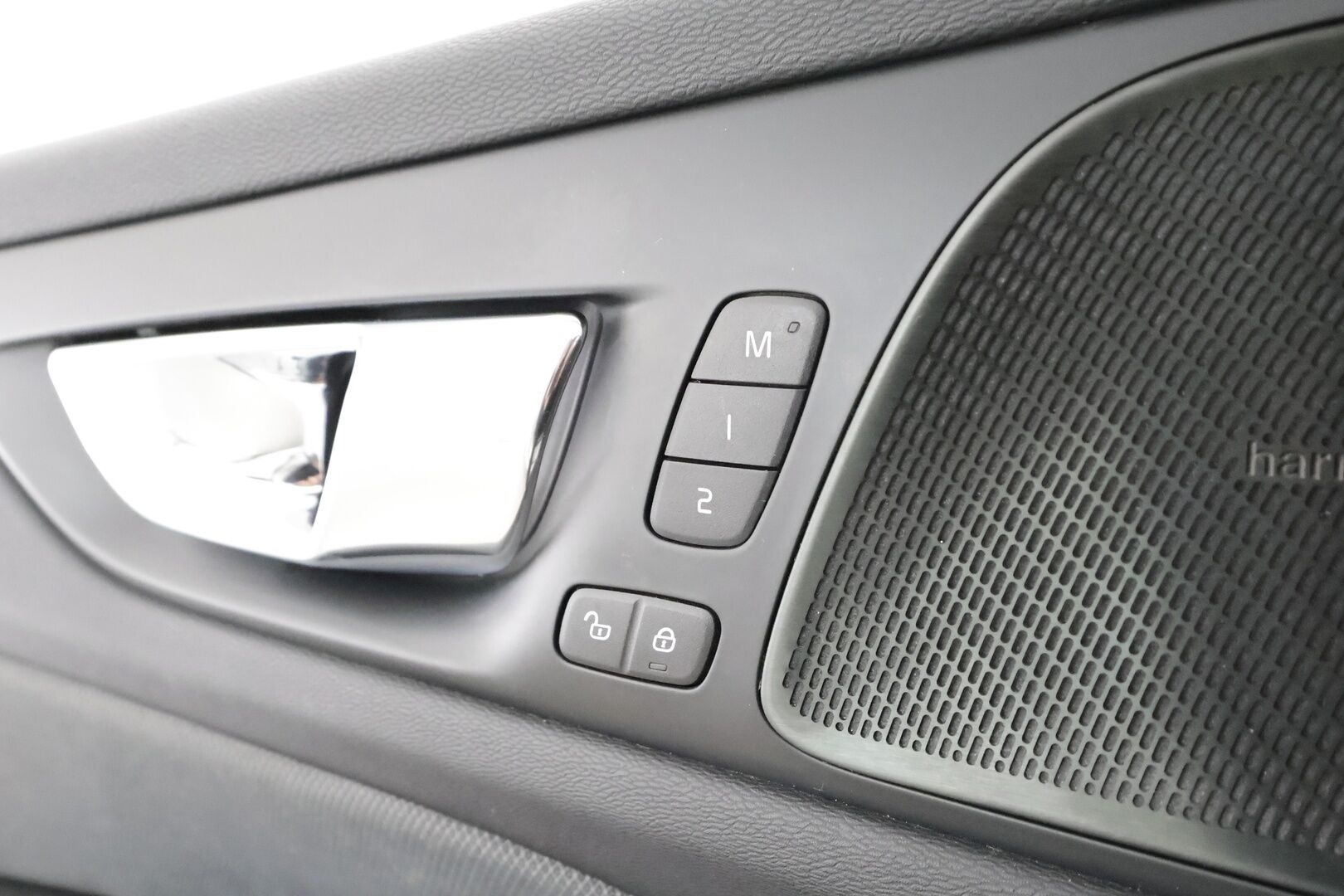 Volvo S60 2020 T8 TwE AWD Business R-Design aut * Webasto / Koukku / H&K / Panorama / ACC / Full-LED / 360° / Sportpenkki Muistilla * - Kahdet renkaat - HULLU BLACKWEEK KORKOTARJOUS 2,49%