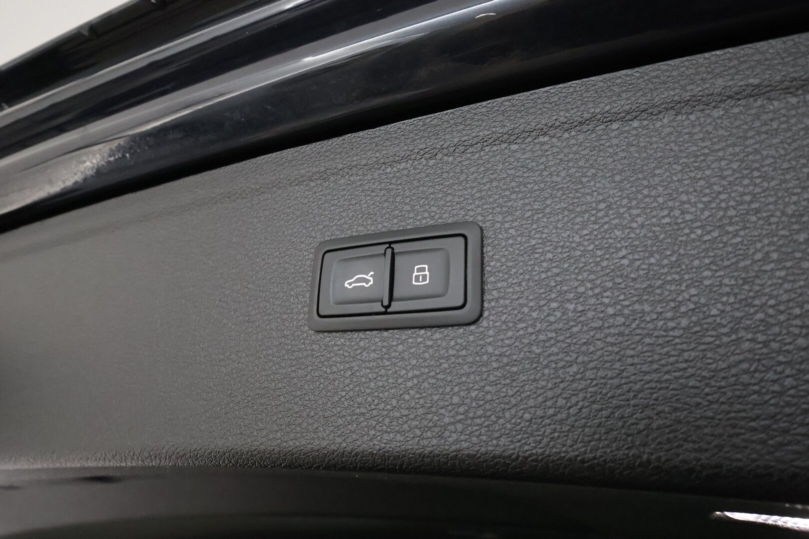 Audi Q5 2020 55 TFSI e quattro S tronic S-line *ACC / Matrix LED / P.kamera / Navi / Digimittaristo / Sporttipenkit / KeylessGo* - Kahdet renkaat aluvanteilla / Hyvät varusteet!