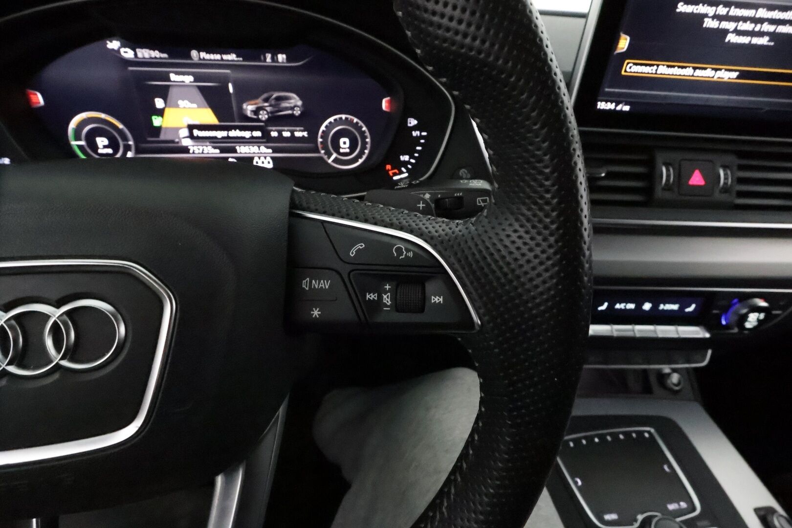 Audi Q5 2020 55 TFSI e quattro S tronic S-line *ACC / Matrix LED / P.kamera / Navi / Digimittaristo / Sporttipenkit / KeylessGo* - Kahdet renkaat aluvanteilla / Hyvät varusteet!