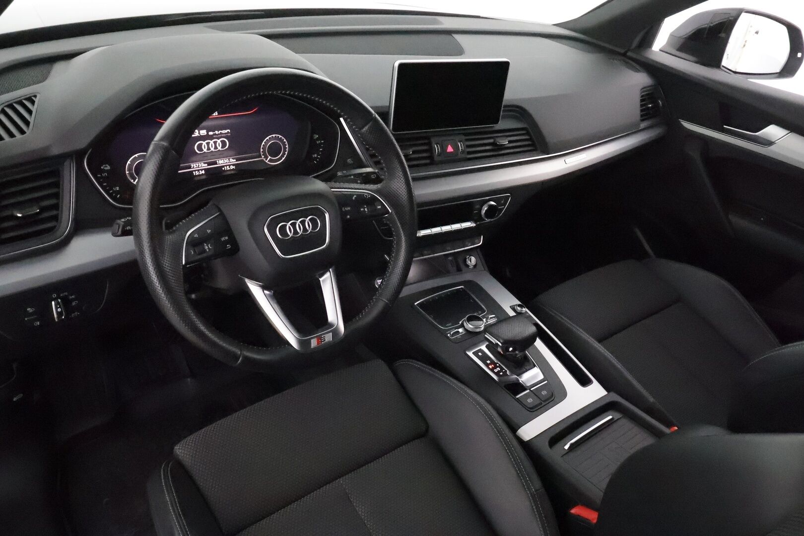 Audi Q5 2020 55 TFSI e quattro S tronic S-line *ACC / Matrix LED / P.kamera / Navi / Digimittaristo / Sporttipenkit / KeylessGo* - Kahdet renkaat aluvanteilla / Hyvät varusteet!