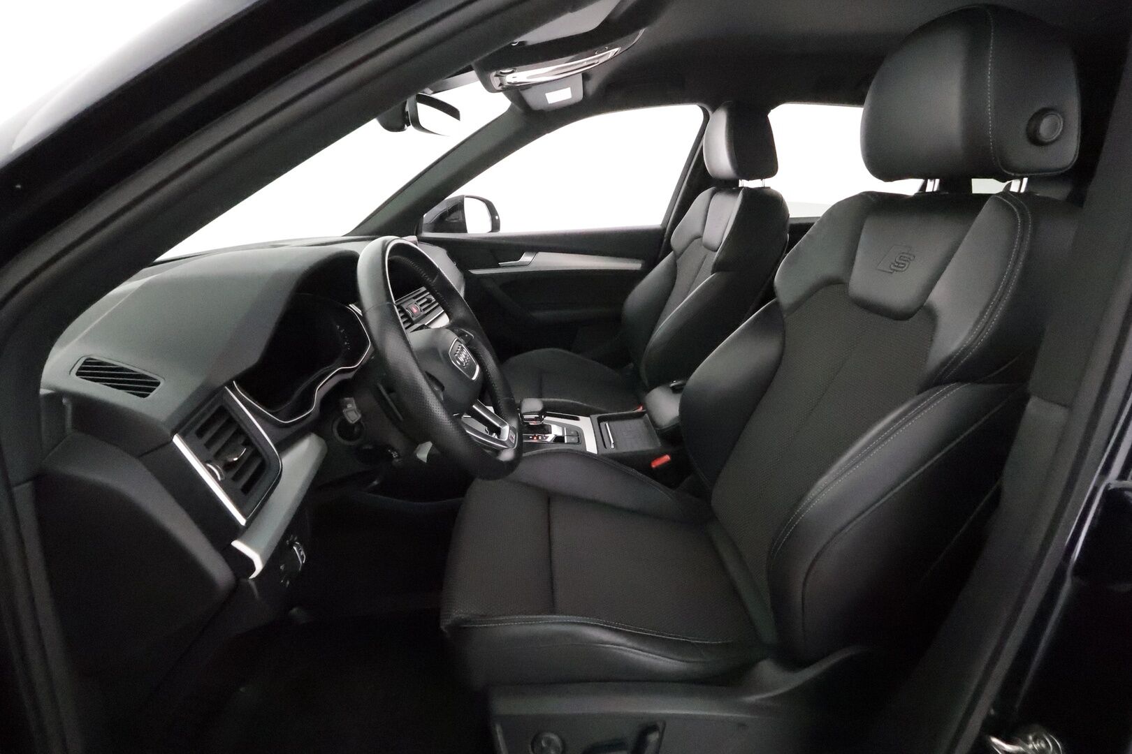 Audi Q5 2020 55 TFSI e quattro S tronic S-line *ACC / Matrix LED / P.kamera / Navi / Digimittaristo / Sporttipenkit / KeylessGo* - Kahdet renkaat aluvanteilla / Hyvät varusteet!