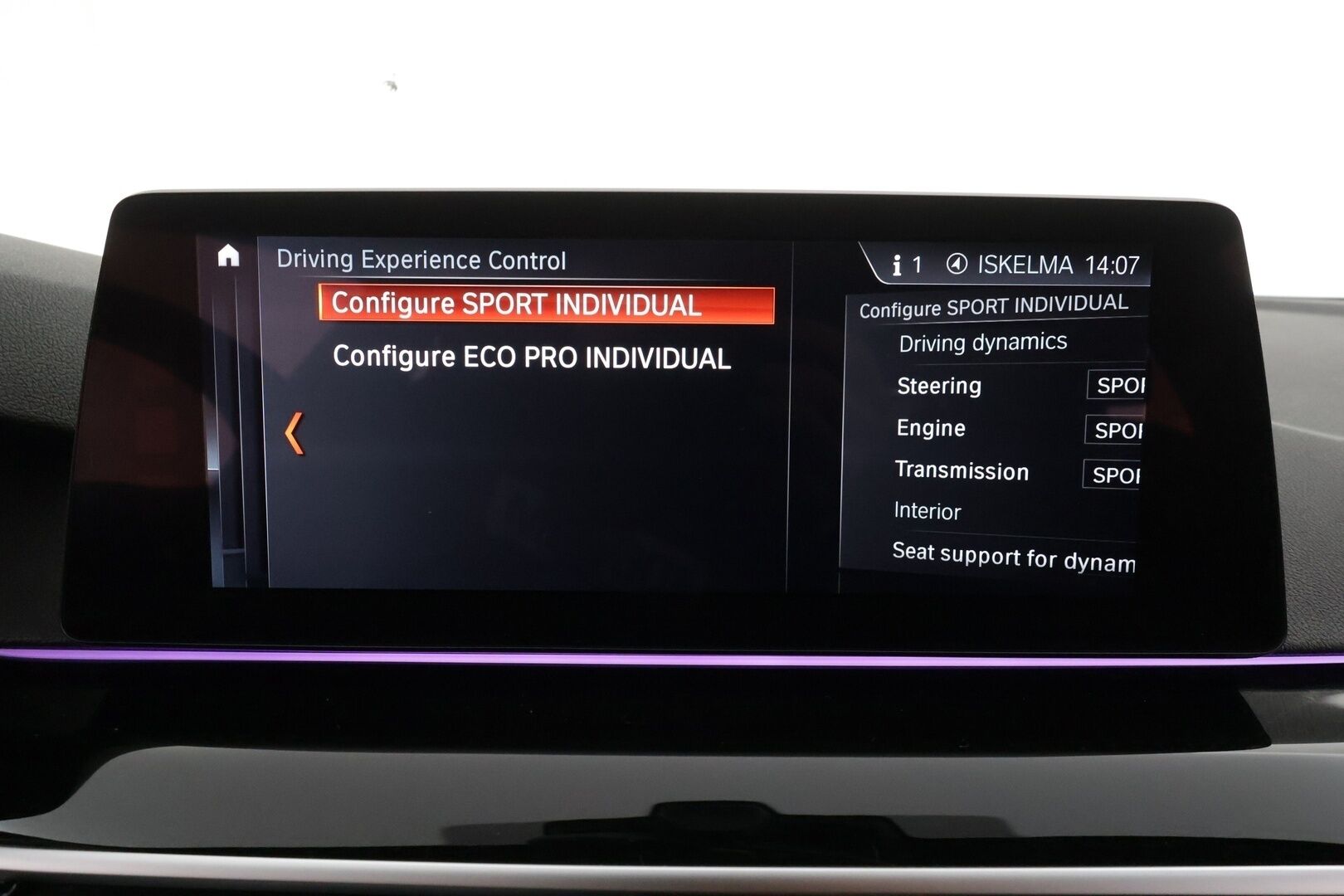 BMW 530 2017 G30 Sedan 530e A iPerformance M-Sport * HUD / Lasikattoluukku / Adapt.LED / ACC / H&K / 360° / Sportnahat Muistilla * - Kahdet renkaat / Merkkihuollettu! / *SUPER KAMOILLA*