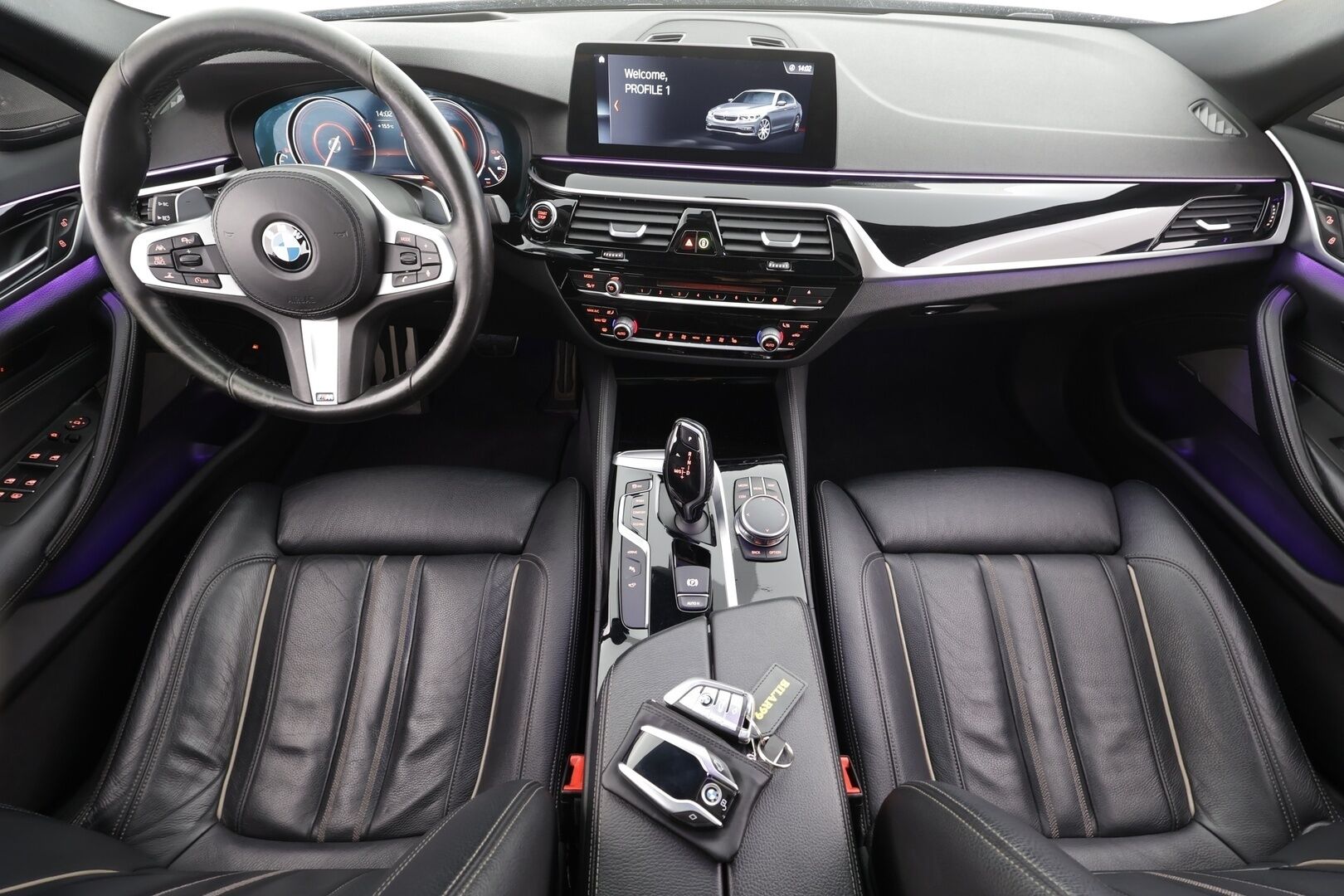 BMW 530 2017 G30 Sedan 530e A iPerformance M-Sport * HUD / Lasikattoluukku / Adapt.LED / ACC / H&K / 360° / Sportnahat Muistilla * - Kahdet renkaat / Merkkihuollettu! / *SUPER KAMOILLA*