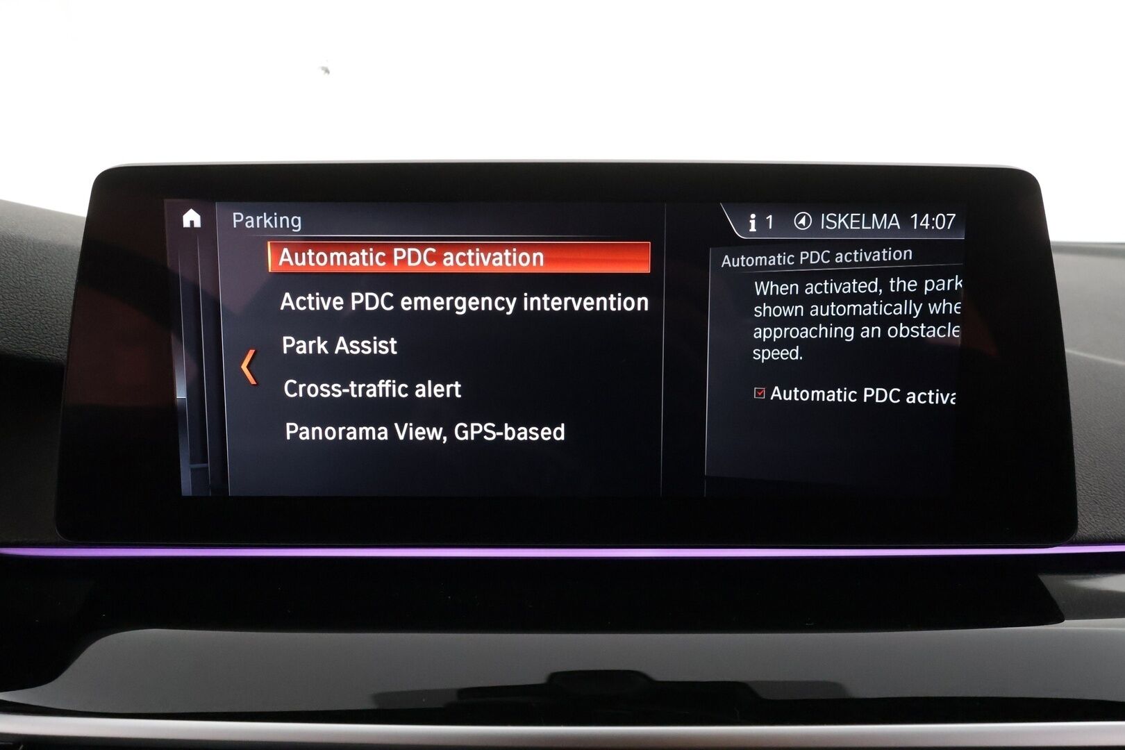 BMW 530 2017 G30 Sedan 530e A iPerformance M-Sport * HUD / Lasikattoluukku / Adapt.LED / ACC / H&K / 360° / Sportnahat Muistilla * - Kahdet renkaat / Merkkihuollettu! / *SUPER KAMOILLA*