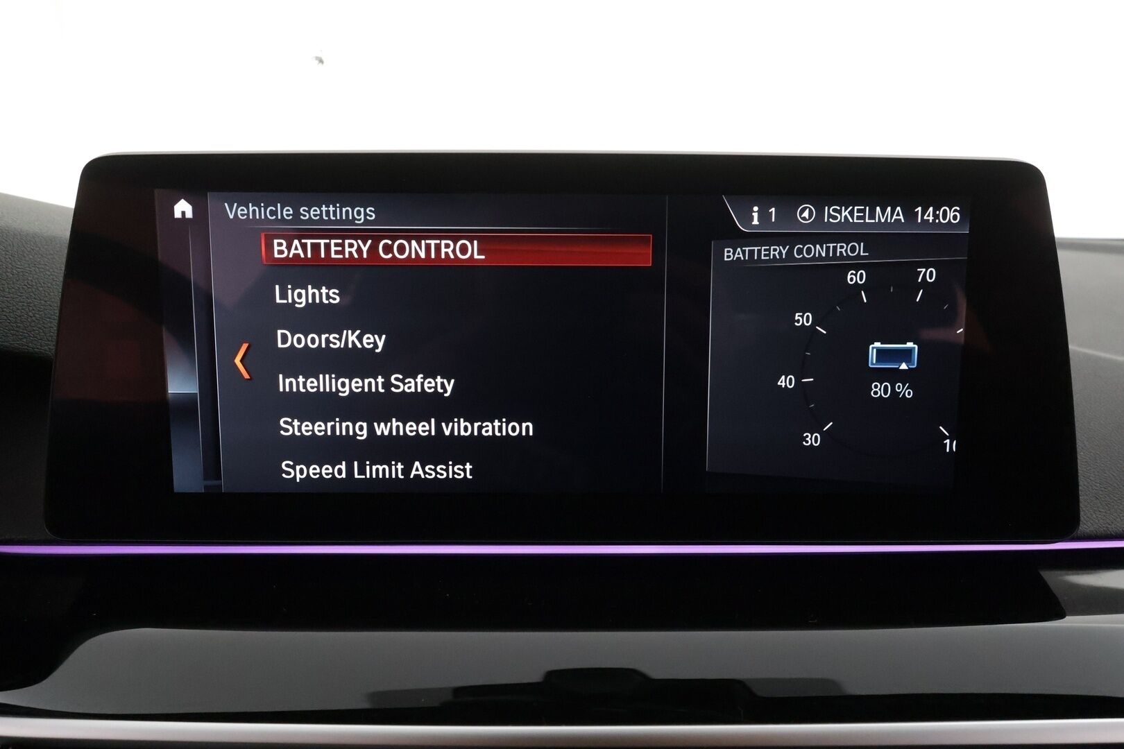 BMW 530 2017 G30 Sedan 530e A iPerformance M-Sport * HUD / Lasikattoluukku / Adapt.LED / ACC / H&K / 360° / Sportnahat Muistilla * - Kahdet renkaat / Merkkihuollettu! / *SUPER KAMOILLA*