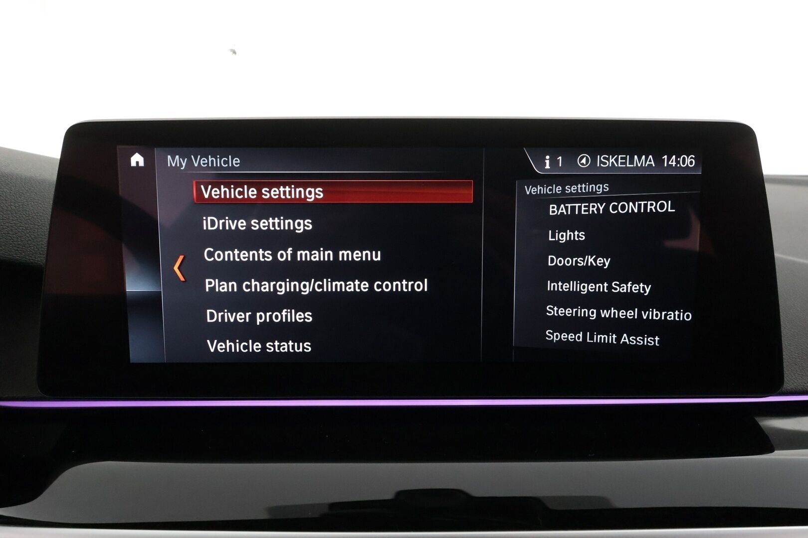 BMW 530 2017 G30 Sedan 530e A iPerformance M-Sport * HUD / Lasikattoluukku / Adapt.LED / ACC / H&K / 360° / Sportnahat Muistilla * - Kahdet renkaat / Merkkihuollettu! / *SUPER KAMOILLA*