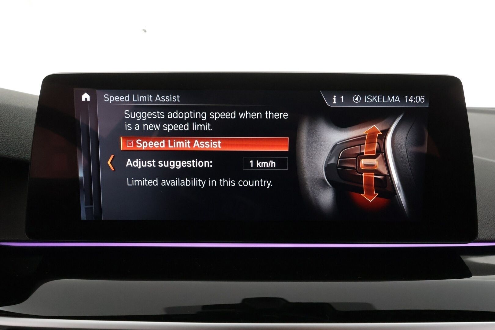 BMW 530 2017 G30 Sedan 530e A iPerformance M-Sport * HUD / Lasikattoluukku / Adapt.LED / ACC / H&K / 360° / Sportnahat Muistilla * - Kahdet renkaat / Merkkihuollettu! / *SUPER KAMOILLA*