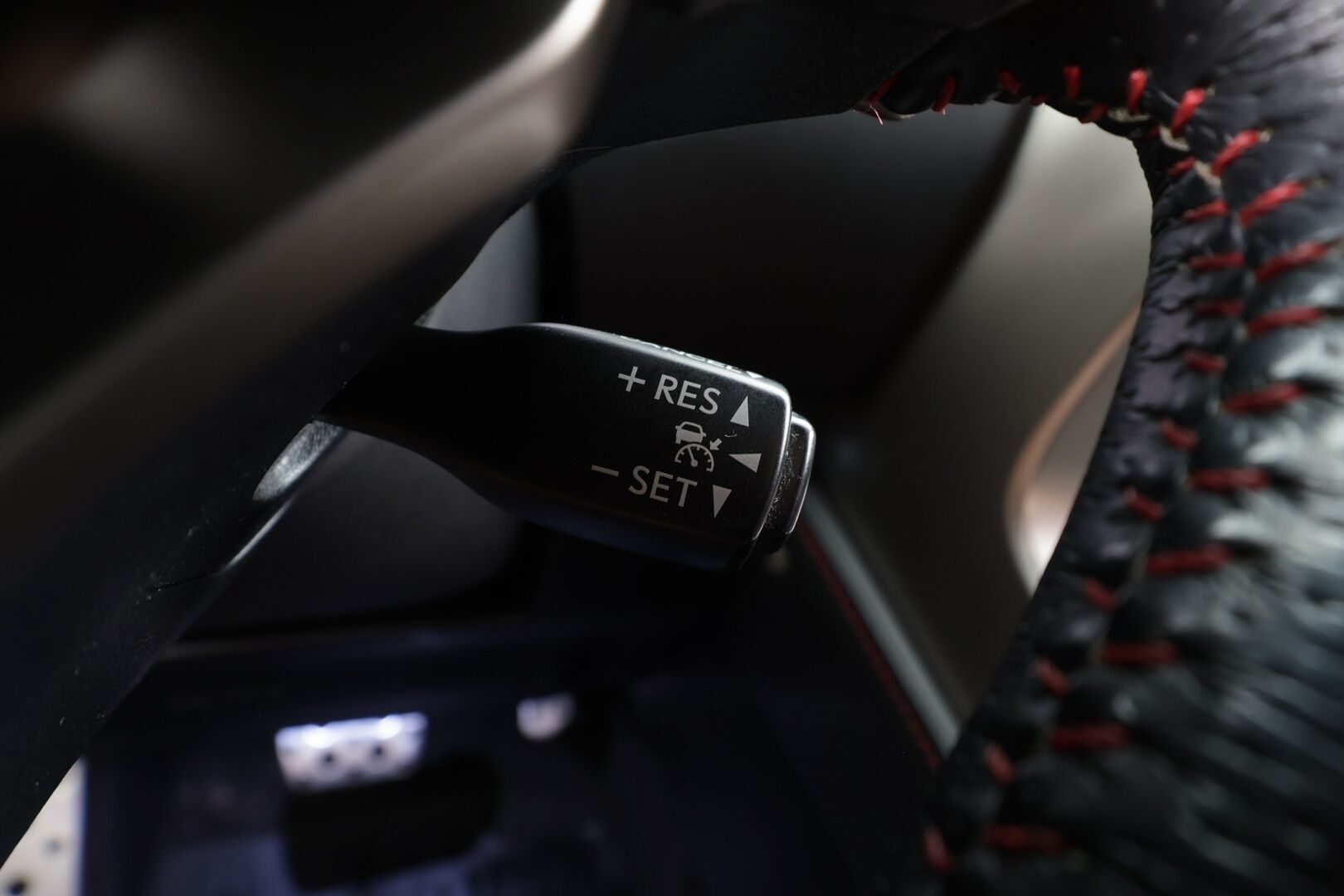 Lexus NX 2015 300h Hybrid A AWD F Sport - | ACC | Sähkönahat | P.kamera | Koukku | Lohko + sisälämmitin | LED | Keyless | Lämm. sähkösäätöinen ratti | BT | 2x renkaat aluin | 