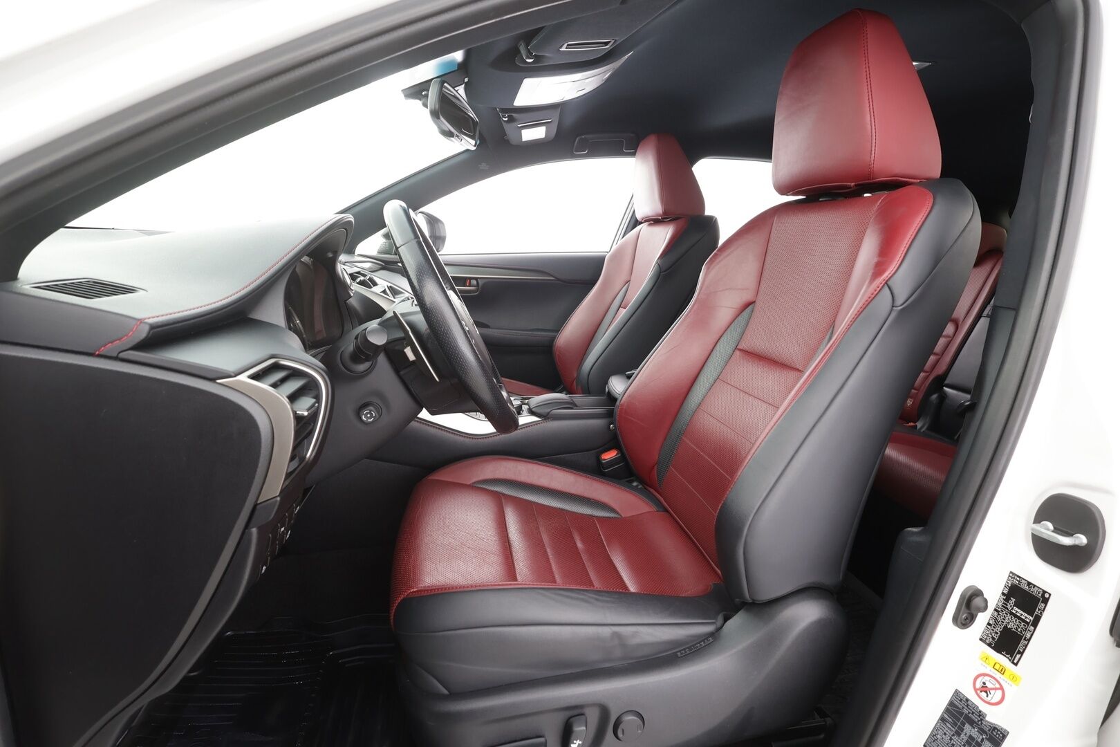 Lexus NX 2015 300h Hybrid A AWD F Sport - | ACC | Sähkönahat | P.kamera | Koukku | Lohko + sisälämmitin | LED | Keyless | Lämm. sähkösäätöinen ratti | BT | 2x renkaat aluin | 