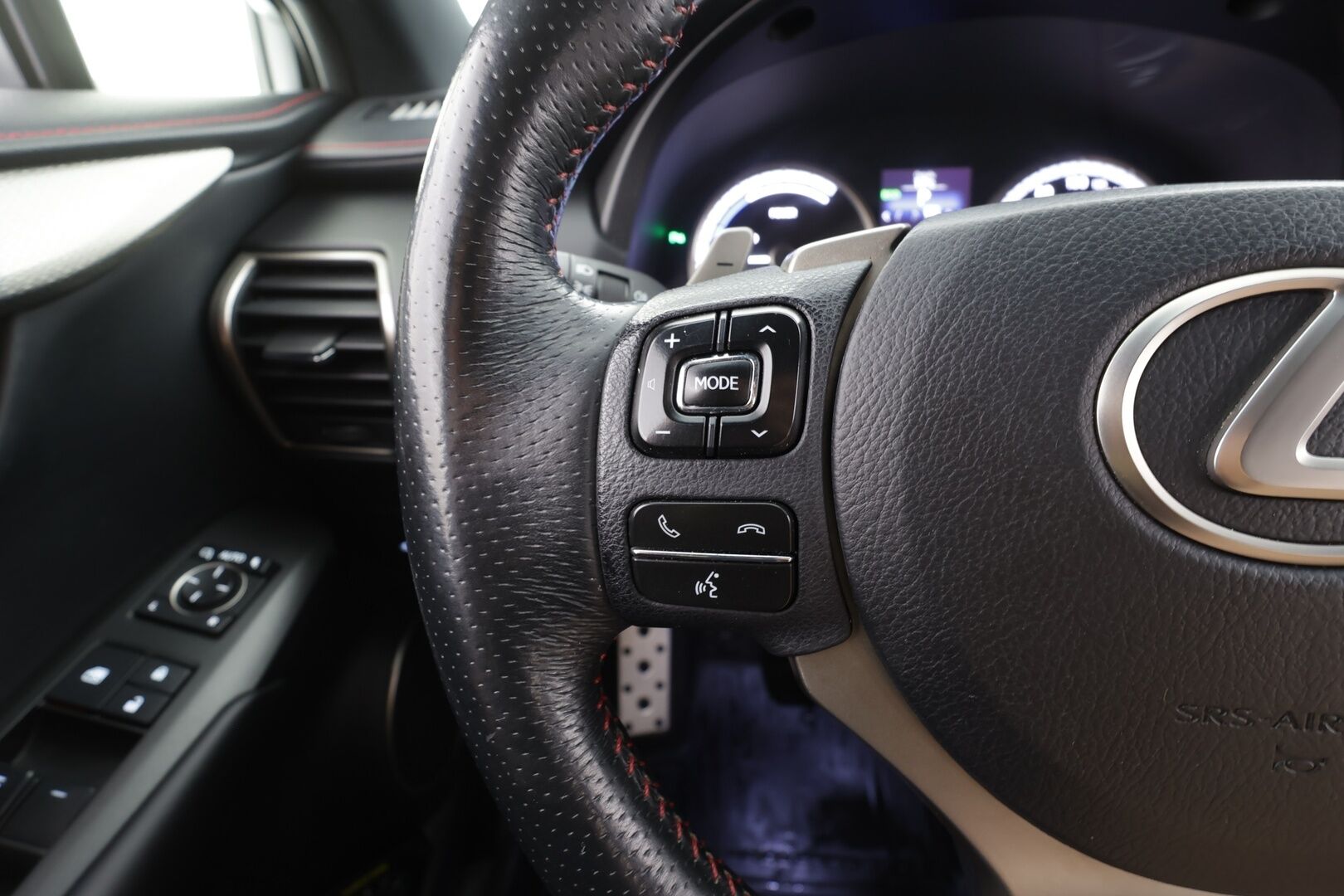 Lexus NX 2015 300h Hybrid A AWD F Sport - | ACC | Sähkönahat | P.kamera | Koukku | Lohko + sisälämmitin | LED | Keyless | Lämm. sähkösäätöinen ratti | BT | 2x renkaat aluin | 
