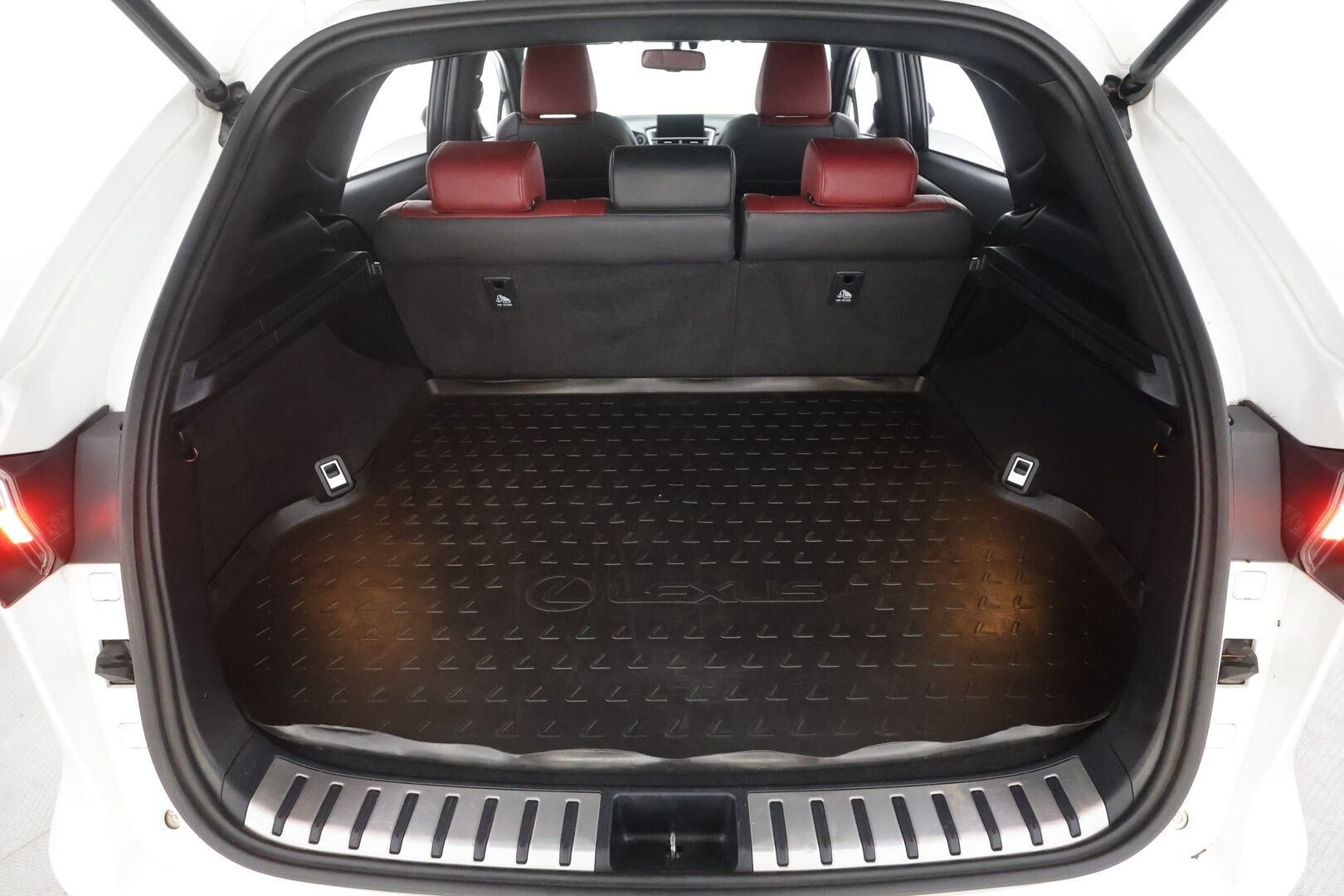 Lexus NX 2015 300h Hybrid A AWD F Sport - | ACC | Sähkönahat | P.kamera | Koukku | Lohko + sisälämmitin | LED | Keyless | Lämm. sähkösäätöinen ratti | BT | 2x renkaat aluin | 