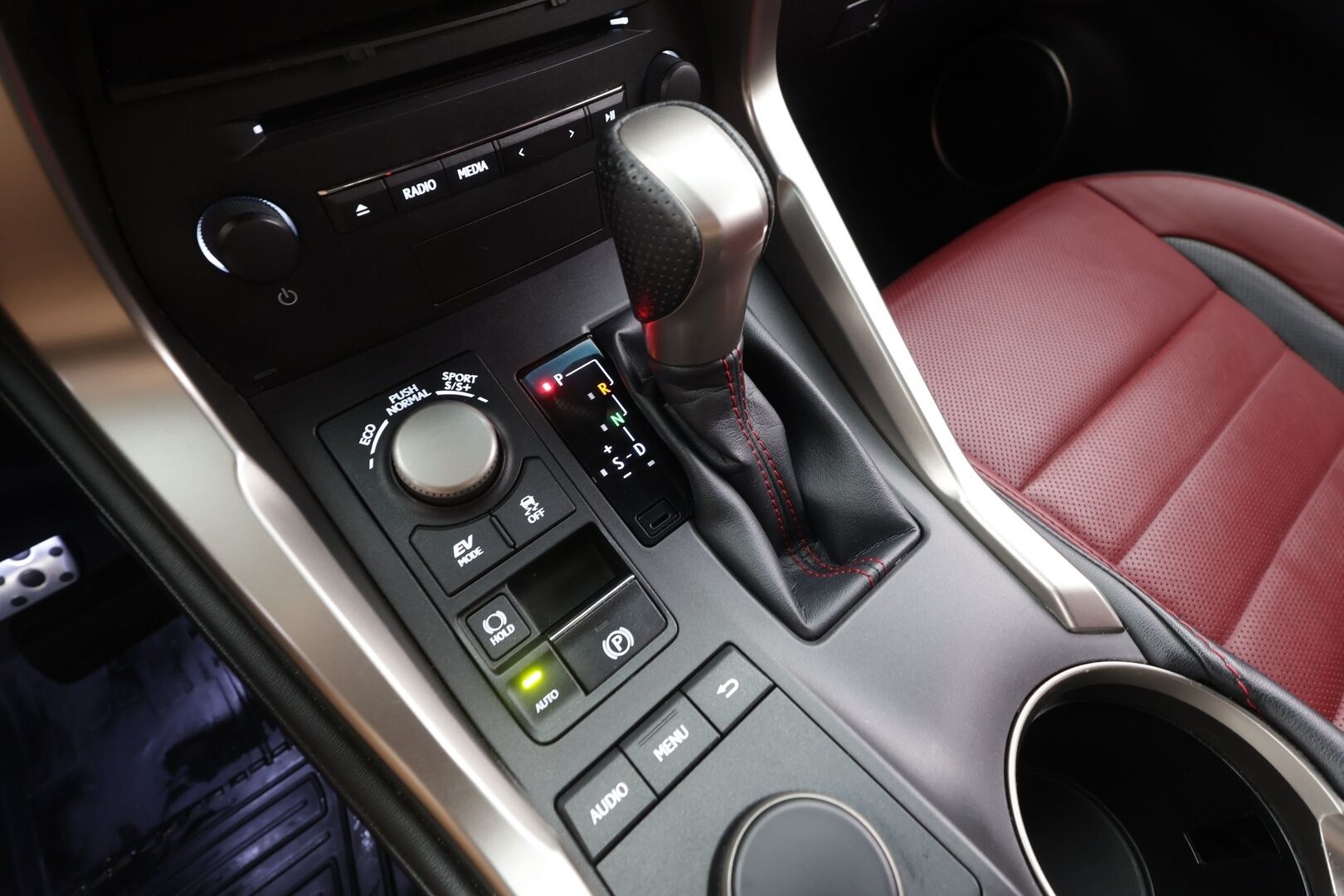 Lexus NX 2015 300h Hybrid A AWD F Sport - | ACC | Sähkönahat | P.kamera | Koukku | Lohko + sisälämmitin | LED | Keyless | Lämm. sähkösäätöinen ratti | BT | 2x renkaat aluin | 