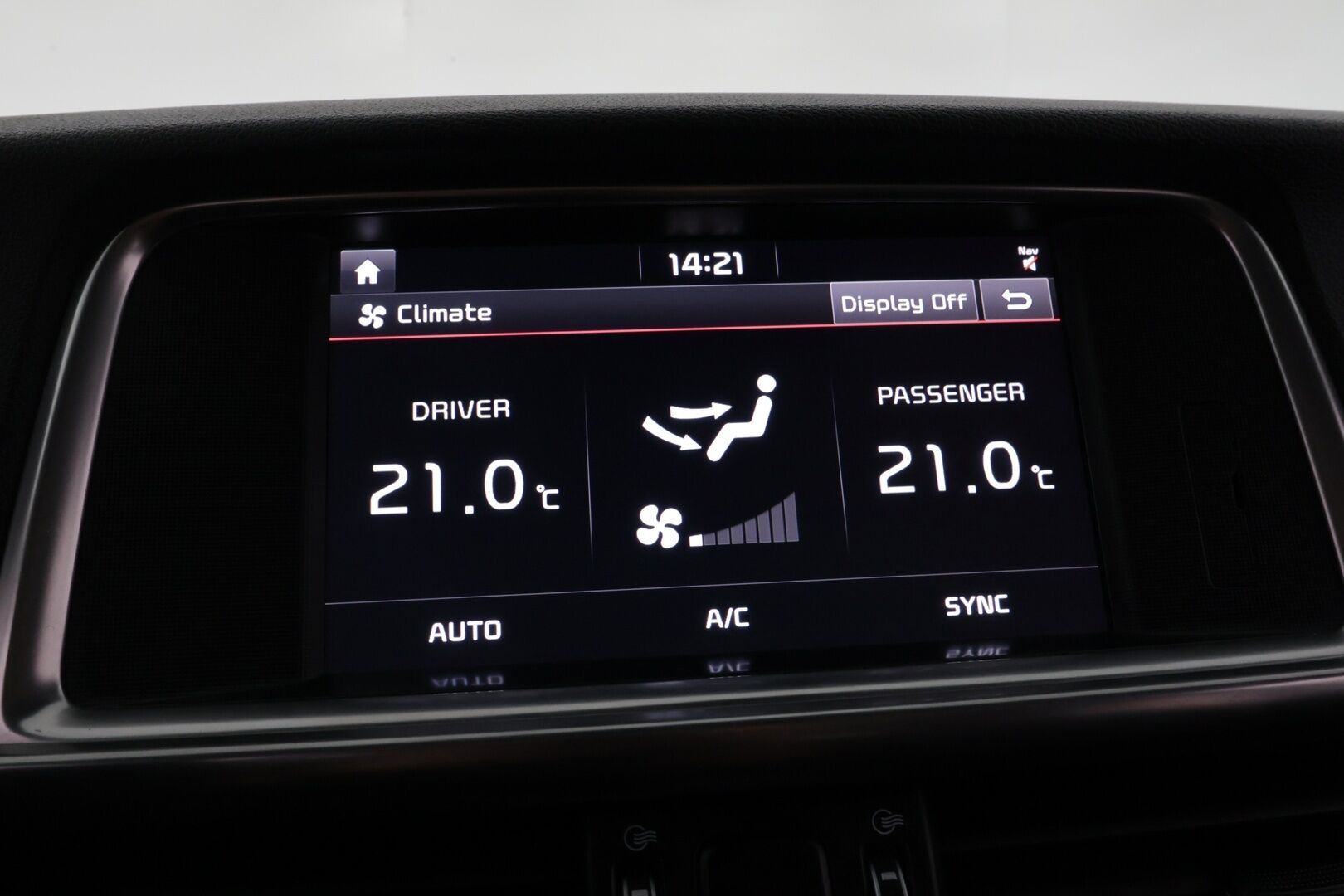 Kia Optima 2018 2,0 GDI PHEV Business Luxury SW A/T - | Panorama | Muistipenkki | Ilmastoidut etu-istuimet | ACC | BLIS | Navi | Harman & Kardon | Koukku | 360-kamera | Apple&Android | Keylessgo | 