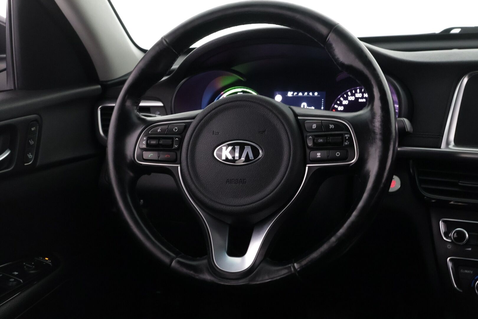 Kia Optima 2018 2,0 GDI PHEV Business Luxury SW A/T - | Panorama | Muistipenkki | Ilmastoidut etu-istuimet | ACC | BLIS | Navi | Harman & Kardon | Koukku | 360-kamera | Apple&Android | Keylessgo | 