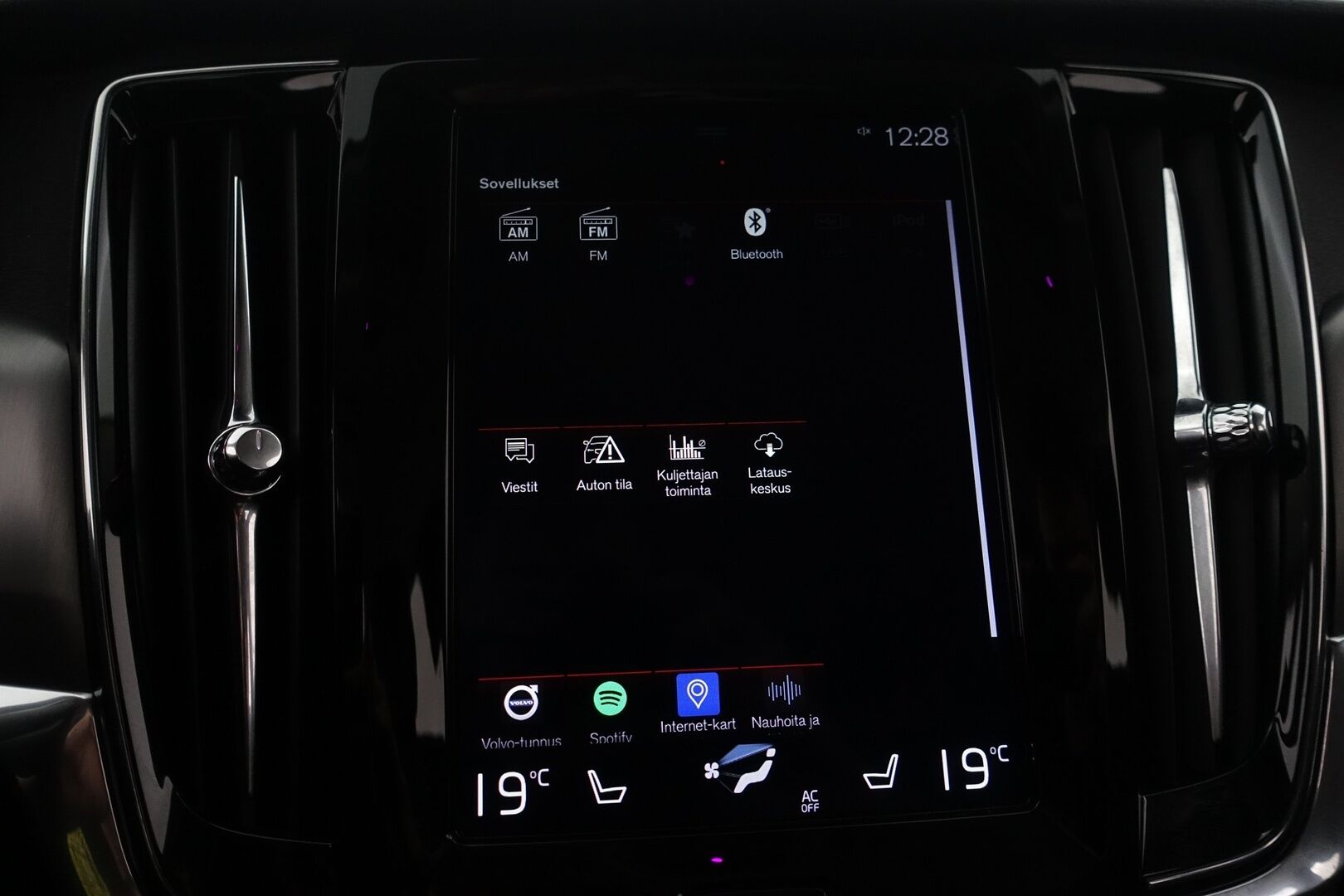Volvo V90 2019 D4 AWD Momentum aut - | ACC | Webasto | Digimittaristo | Nahkasisusta | Vetokoukku | Pilot Assist | Keyless | Tutkat | LED | Ratinlämmitin | Comfort Istuimet | VOC | 2X Renkaat & Vanteet |