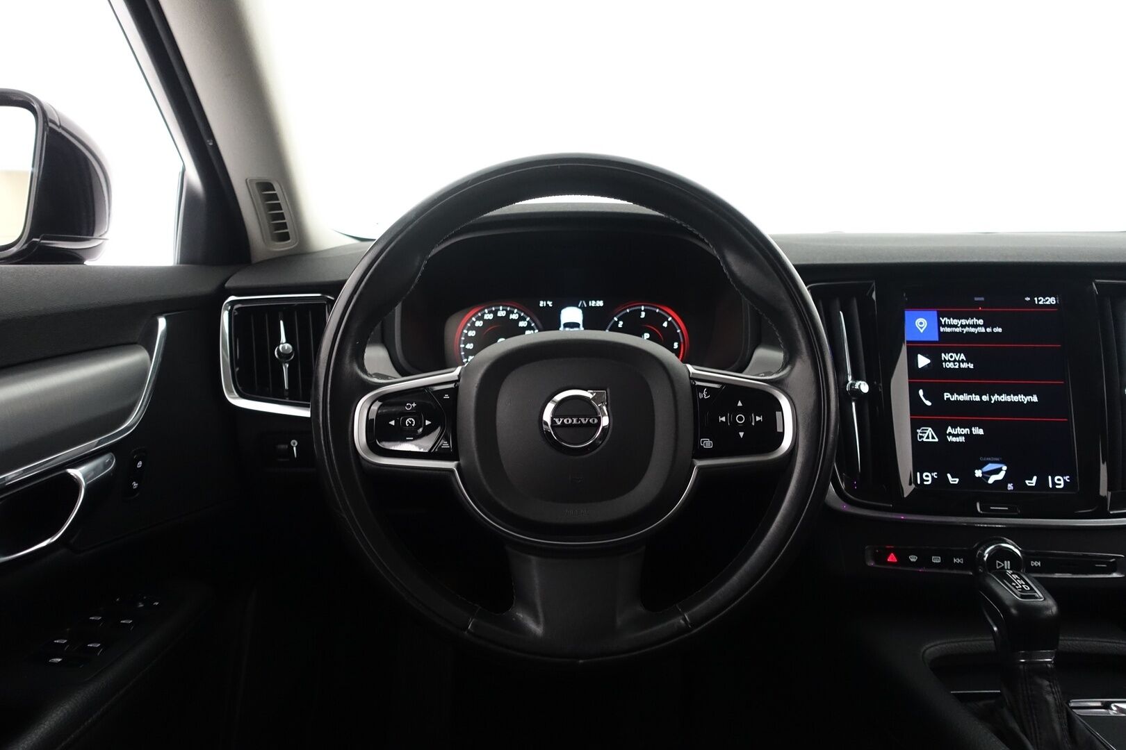 Volvo V90 2019 D4 AWD Momentum aut - | ACC | Webasto | Digimittaristo | Nahkasisusta | Vetokoukku | Pilot Assist | Keyless | Tutkat | LED | Ratinlämmitin | Comfort Istuimet | VOC | 2X Renkaat & Vanteet |