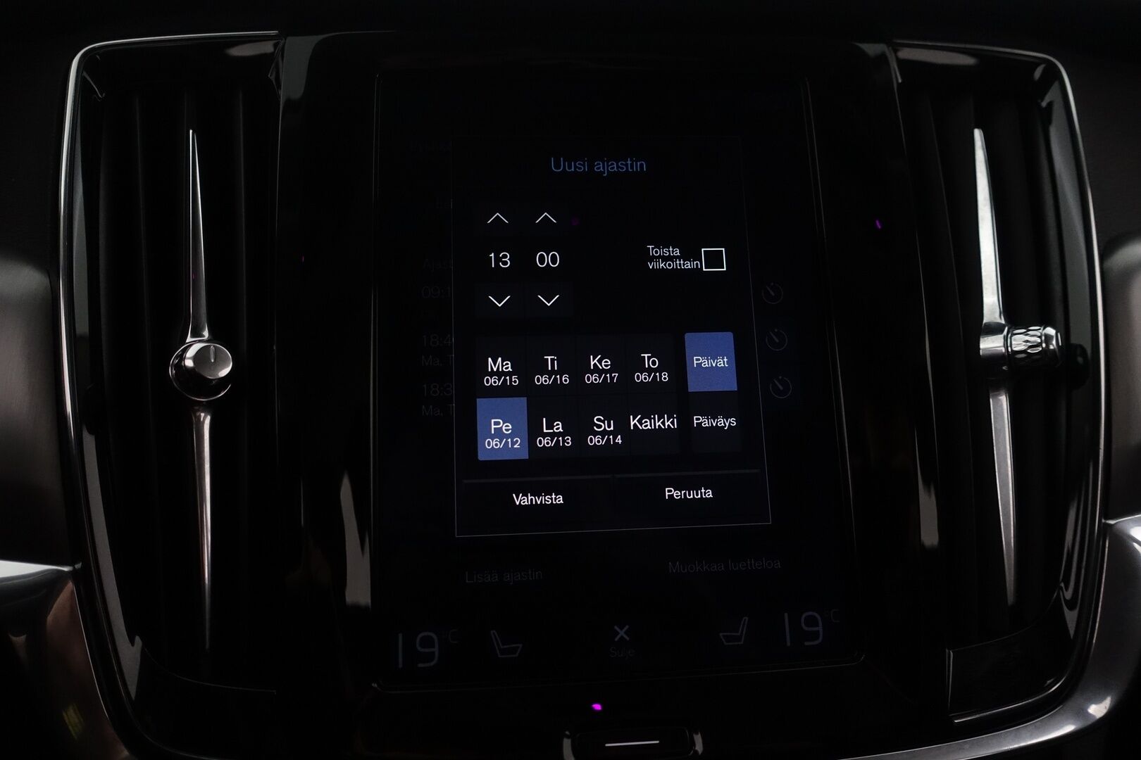Volvo V90 2019 D4 AWD Momentum aut - | ACC | Webasto | Digimittaristo | Nahkasisusta | Vetokoukku | Pilot Assist | Keyless | Tutkat | LED | Ratinlämmitin | Comfort Istuimet | VOC | 2X Renkaat & Vanteet |